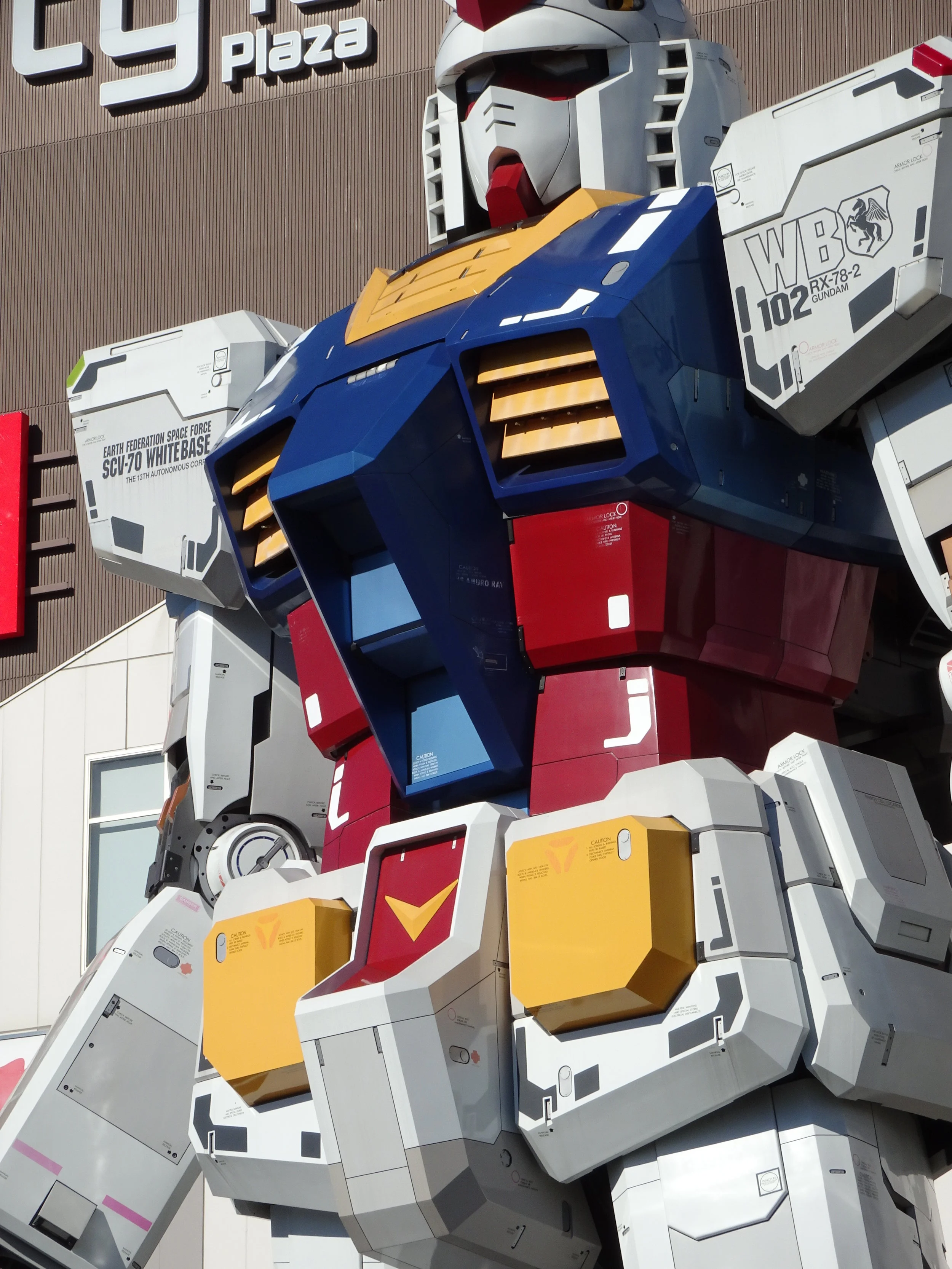 RX-78-2 Gundam 1-1 Statue - 007.jpg