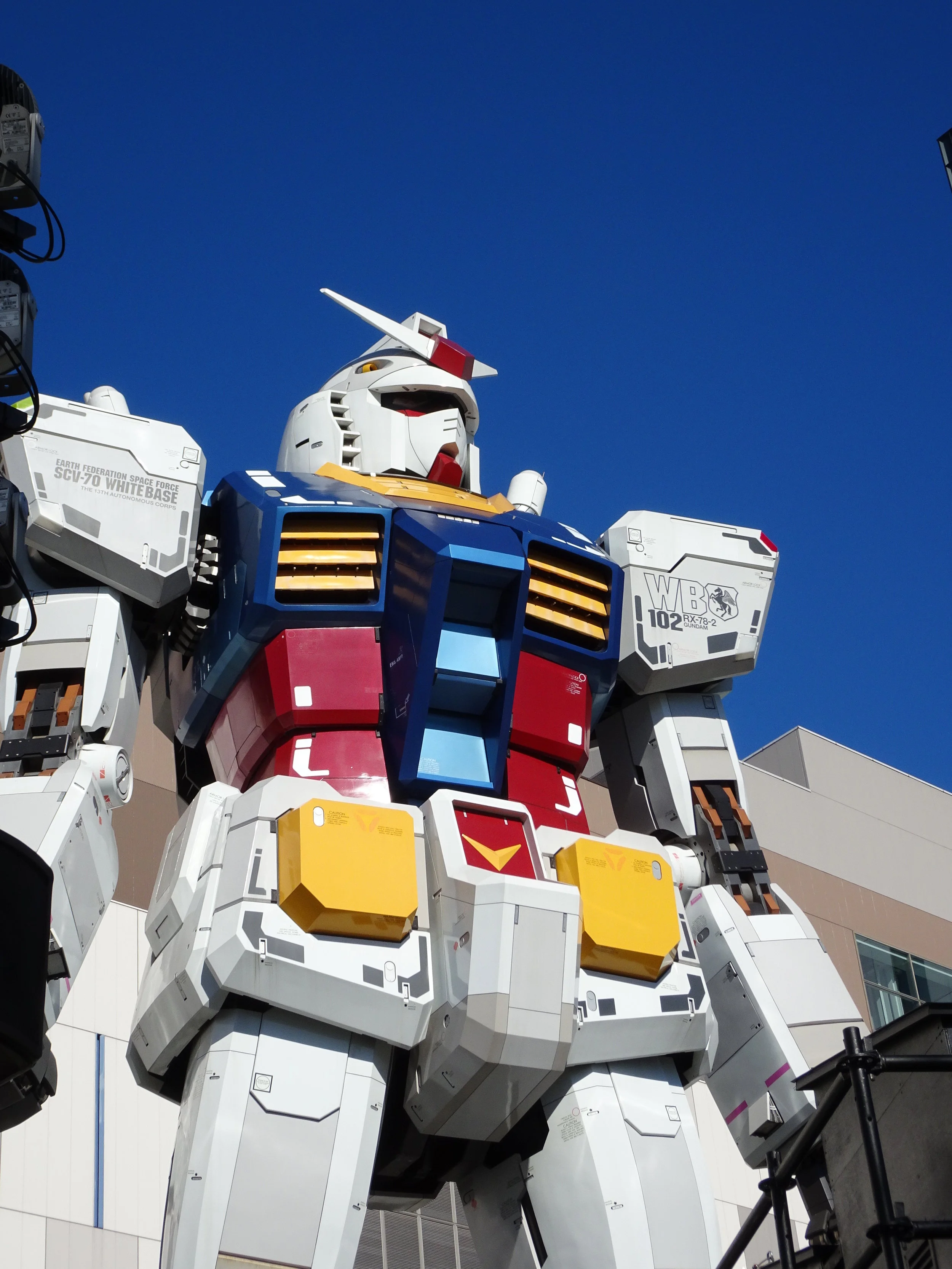 RX-78-2 Gundam 1-1 Statue - 017.jpg