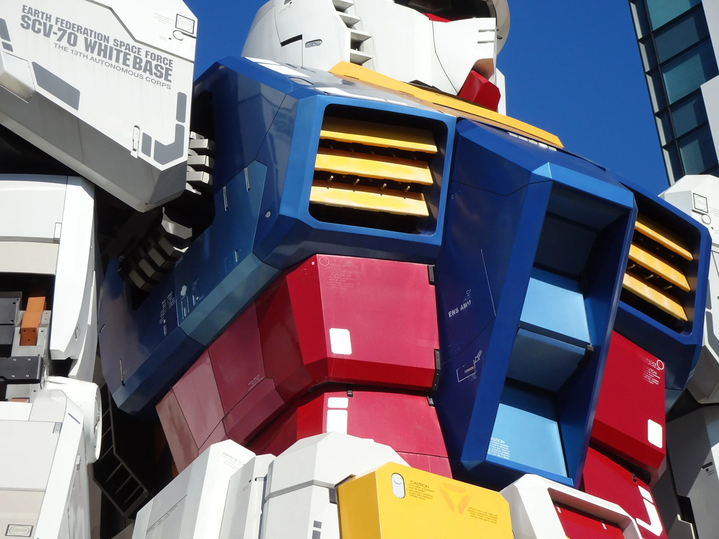 RX-78-2 Gundam 1-1 Statue - 028.jpg
