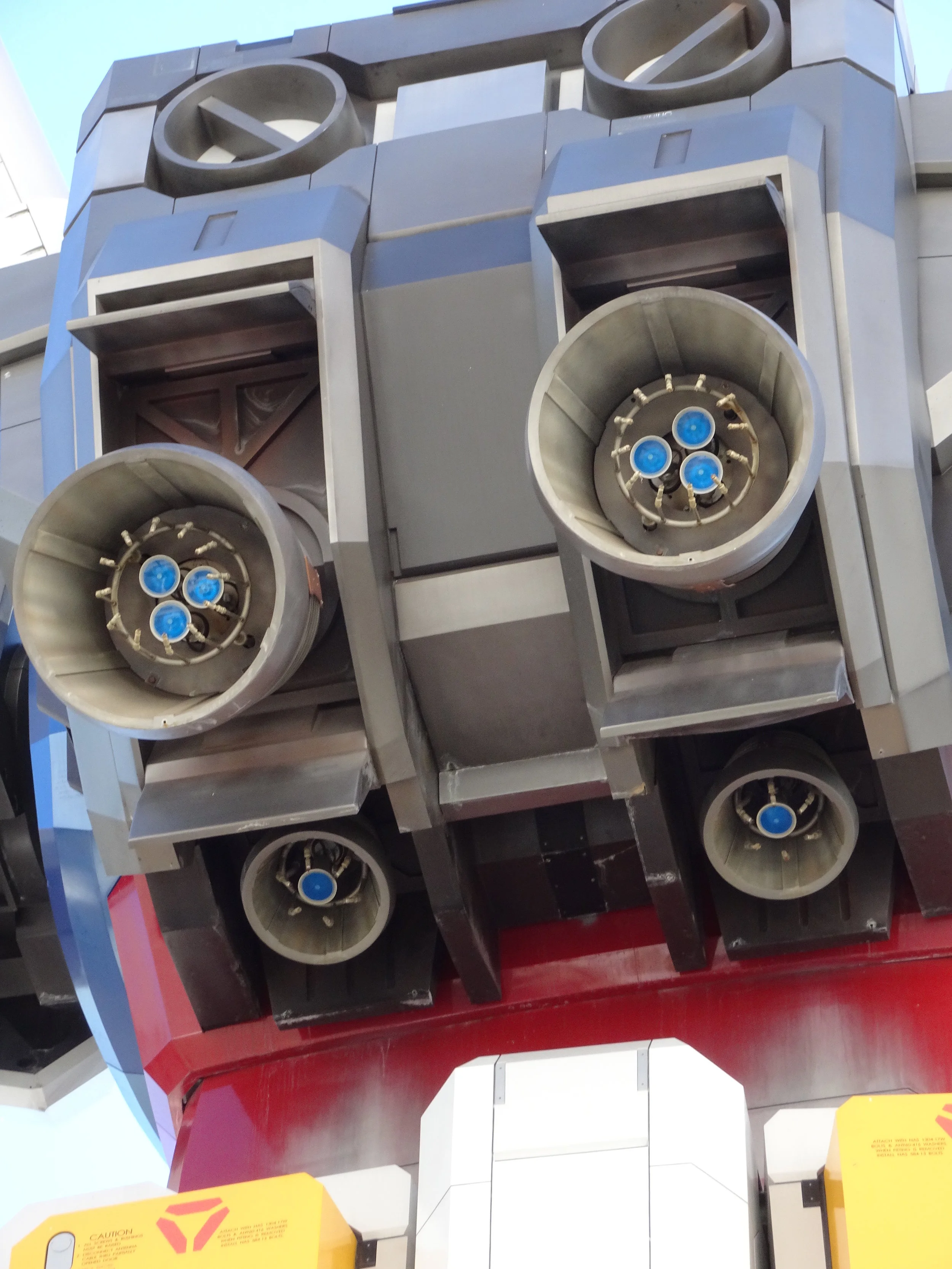 RX-78-2 Gundam 1-1 Statue - 047.jpg