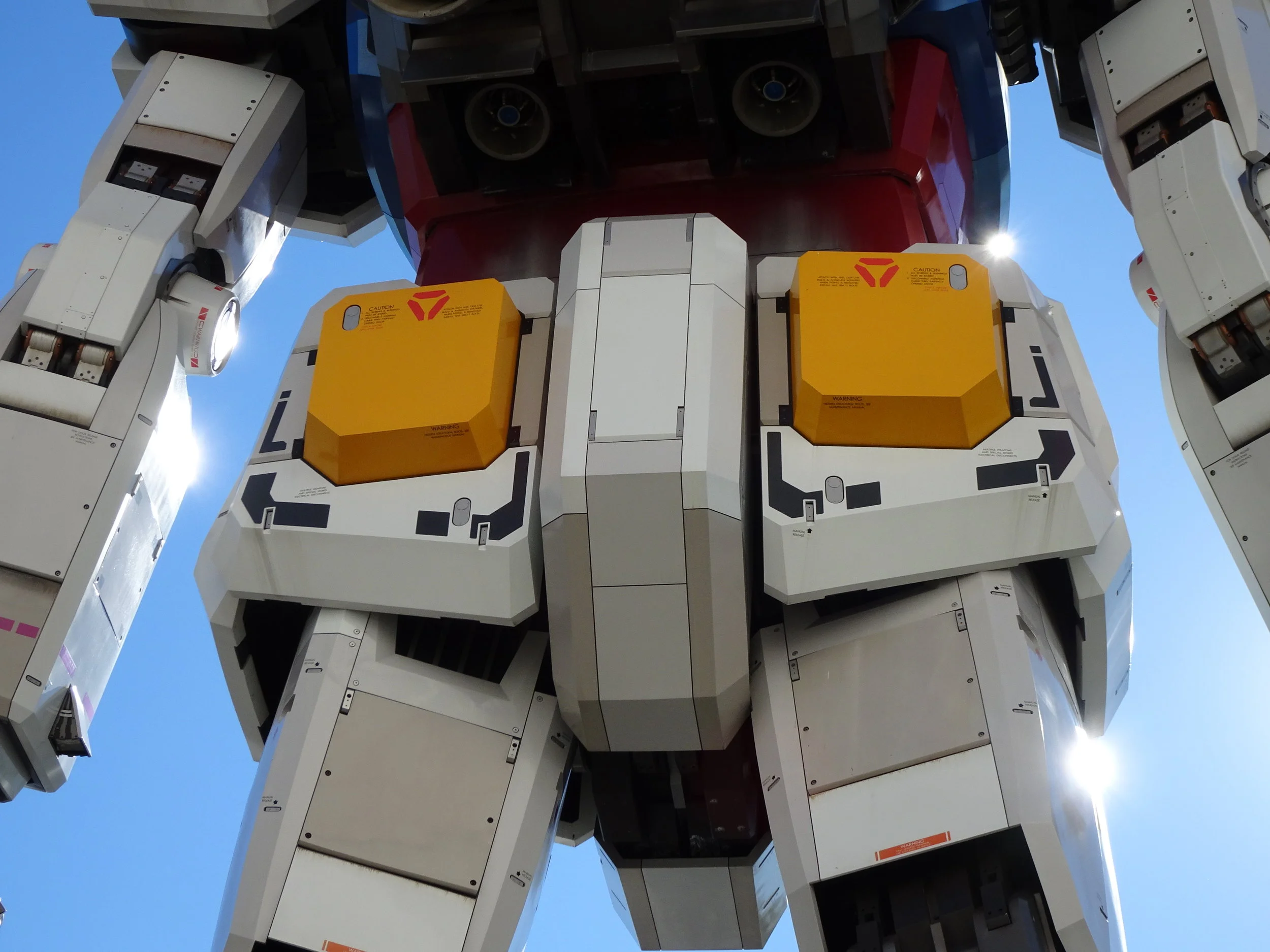 RX-78-2 Gundam 1-1 Statue - 049.jpg