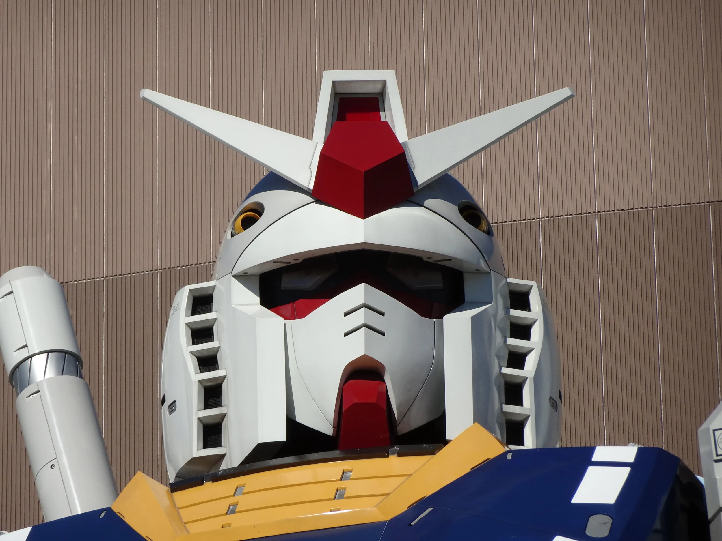 RX-78-2 Gundam 1-1 Statue - 073.jpg