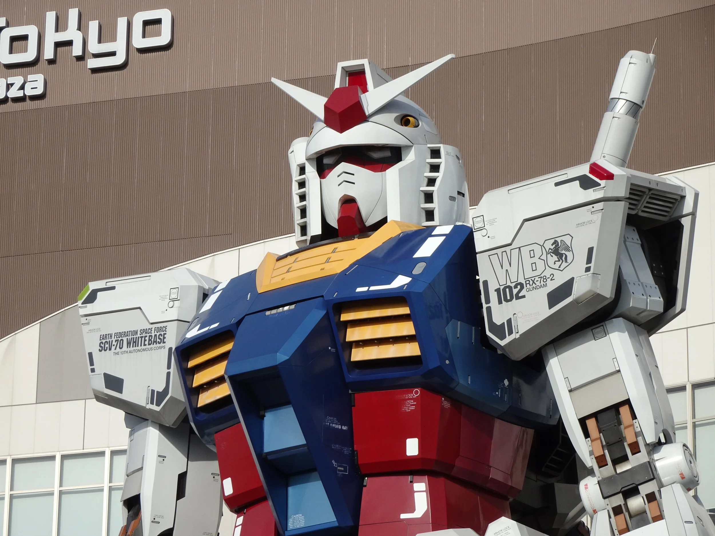 RX-78-2 Gundam 1-1 Statue - 079.jpg