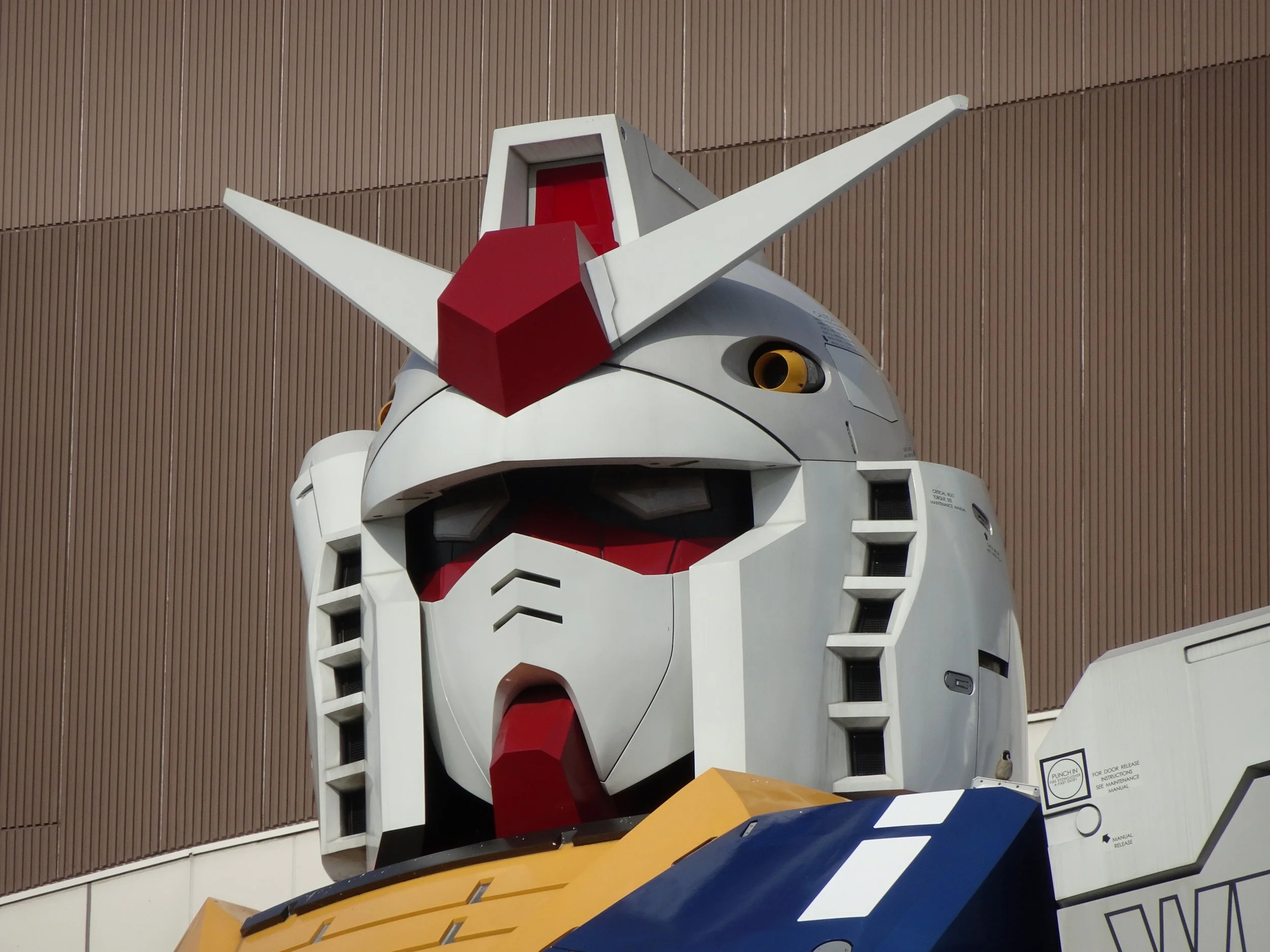 RX-78-2 Gundam 1-1 Statue - 080.jpg