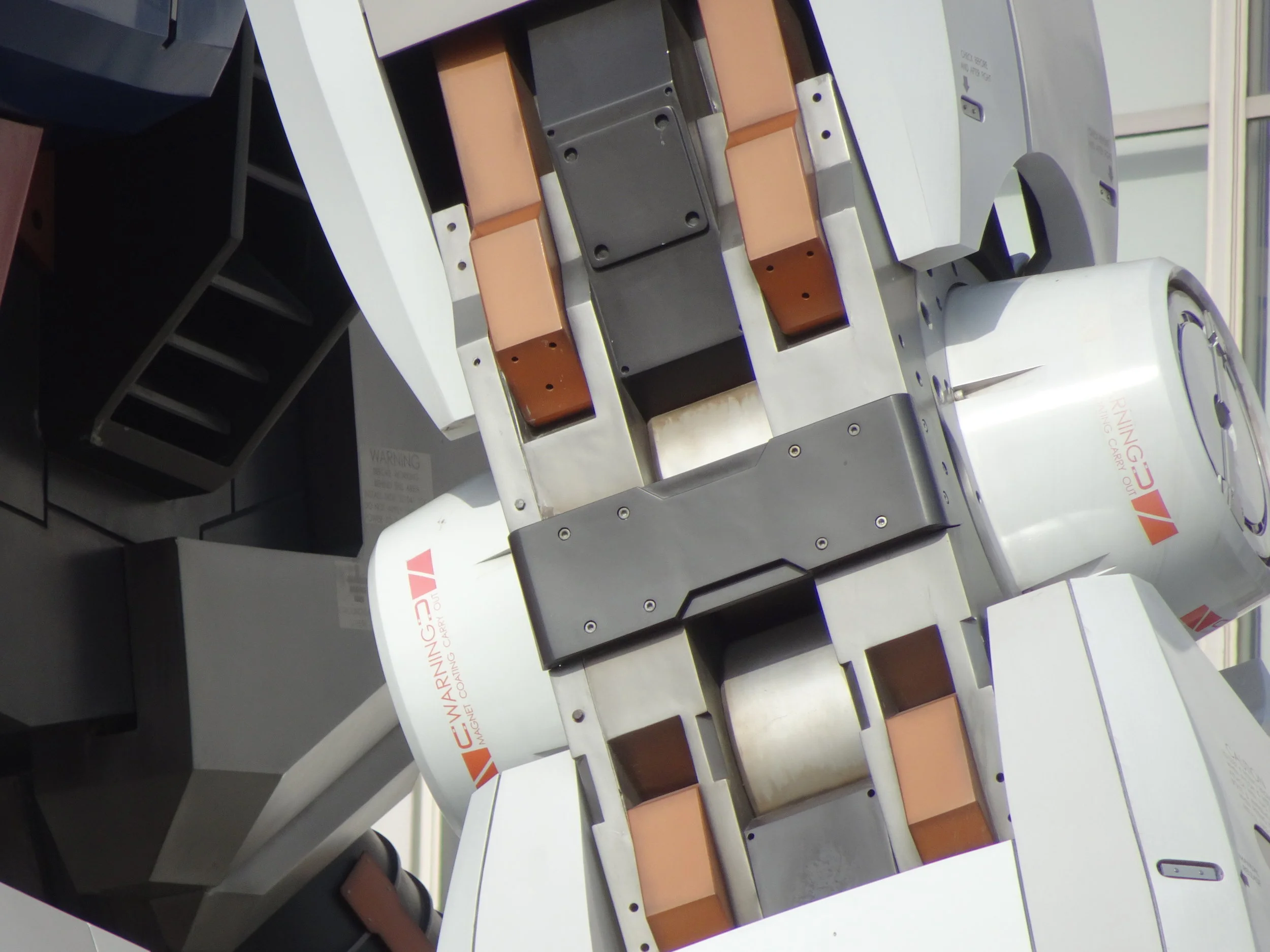 RX-78-2 Gundam 1-1 Statue - 087.jpg