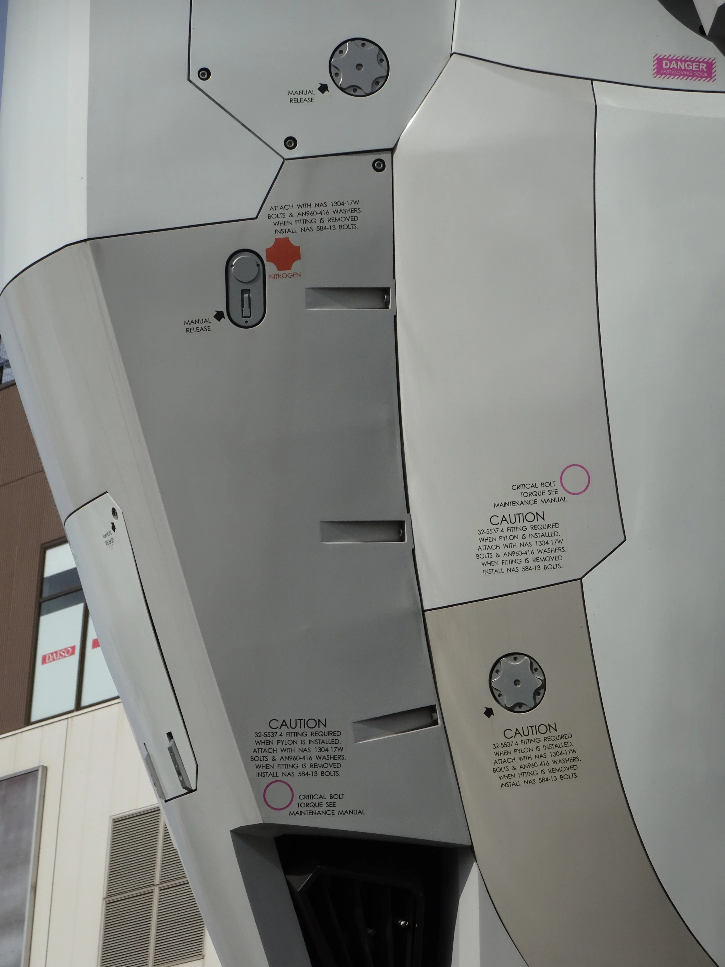 RX-78-2 Gundam 1-1 Statue - 095.jpg