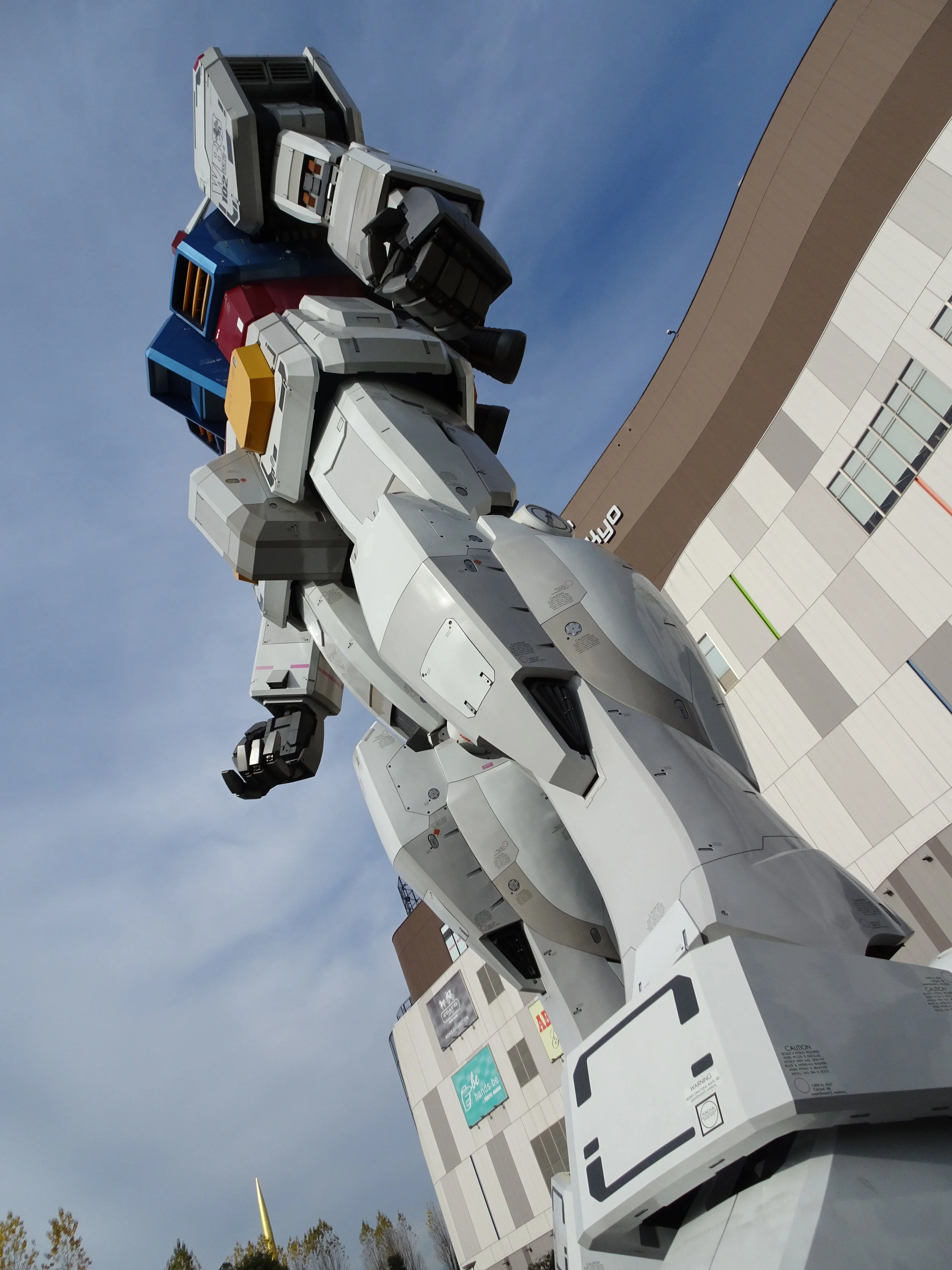 RX-78-2 Gundam 1-1 Statue - 096.jpg