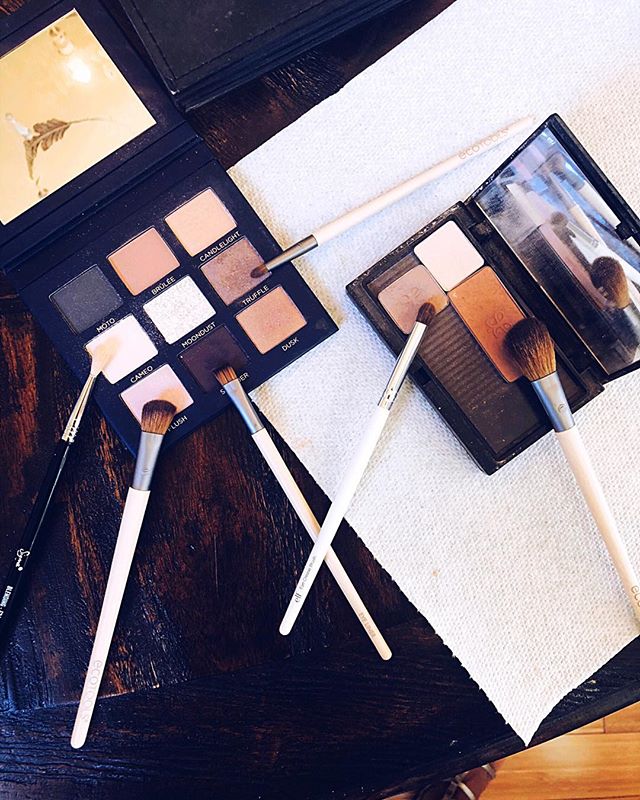 We don’t stop at Color Analysis— we help you “makeup” your mind with the #makeupanalysis! 💋 We recommend brands, show you where to apply and which brushes to use! (Pictured: the Romantic palette @beautycounter) *shop with us