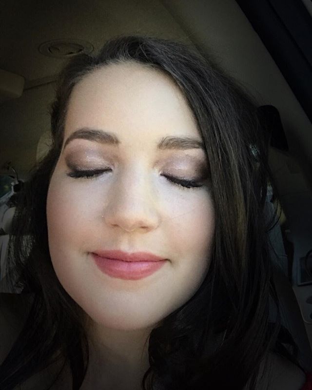 Makeup can’t put on itself! Learn* the tricks of the trade with us to get the natural beauty look in a dynamic way! *Not only to look good in pictures— but to look your best in REAL life! #onandoffcamera #naturalbeauty #insideout #makeupt