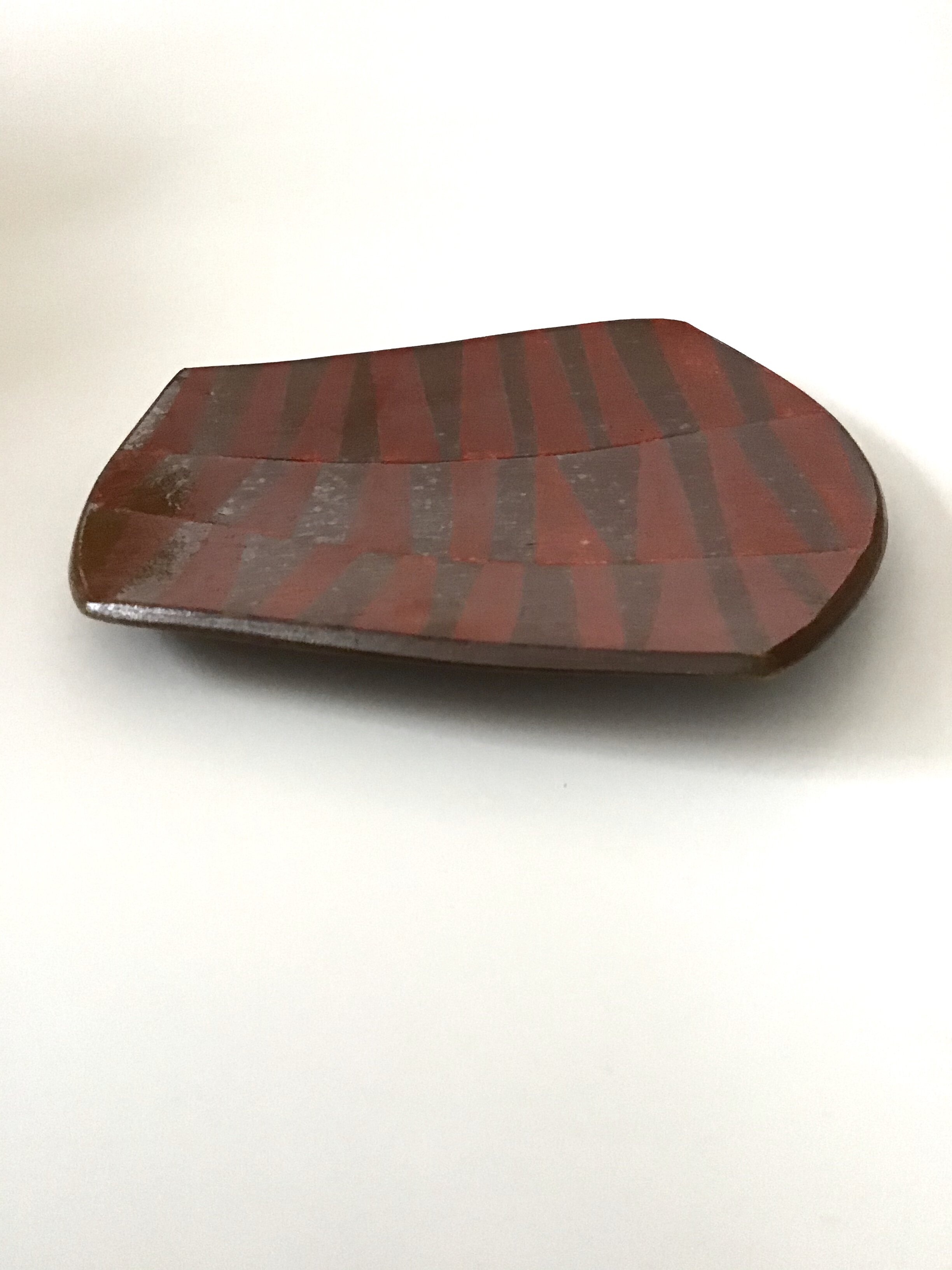 Red side view broken line plate.jpeg