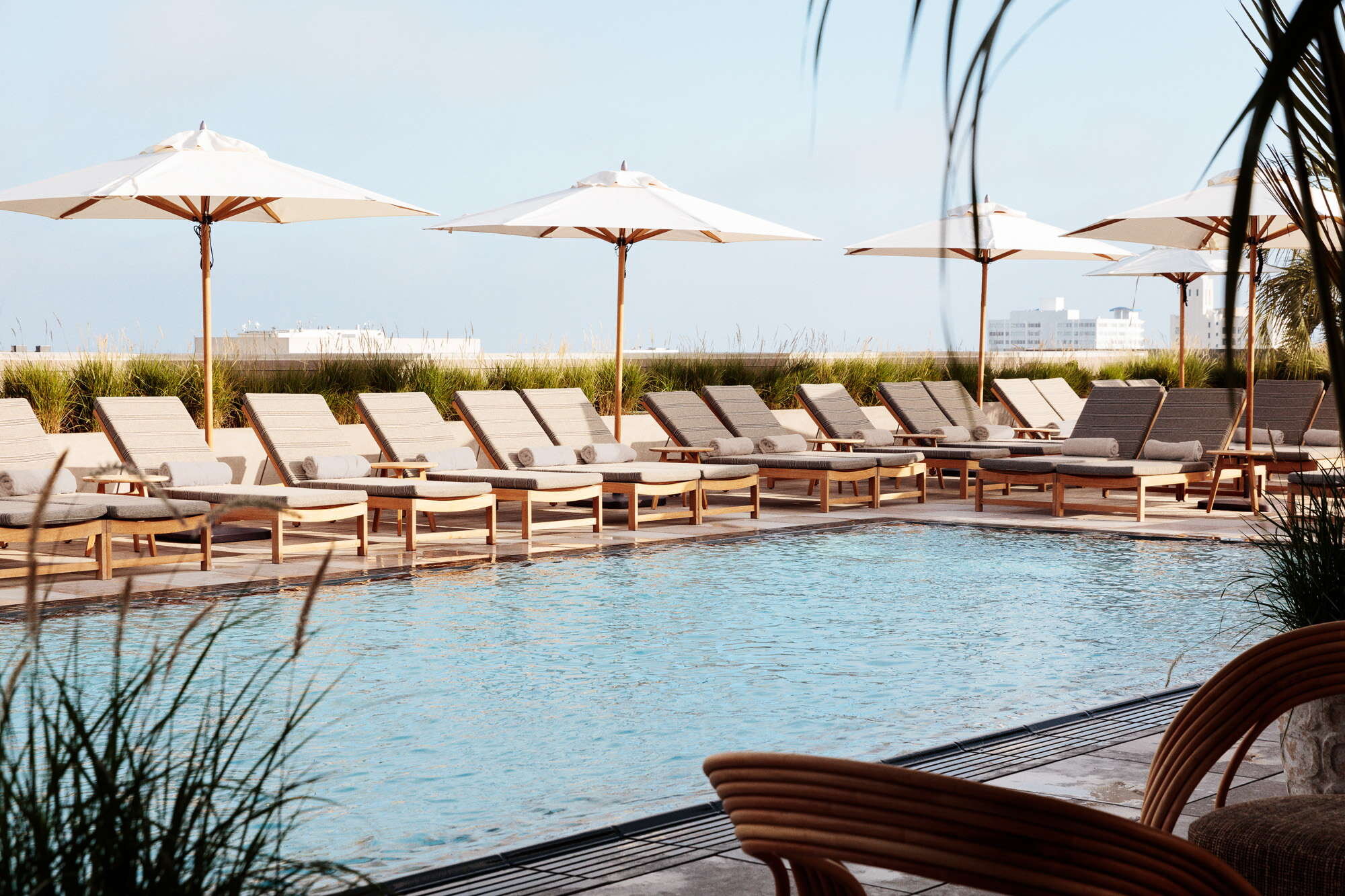 Header_pool_proper_hotel_yatzer.jpeg