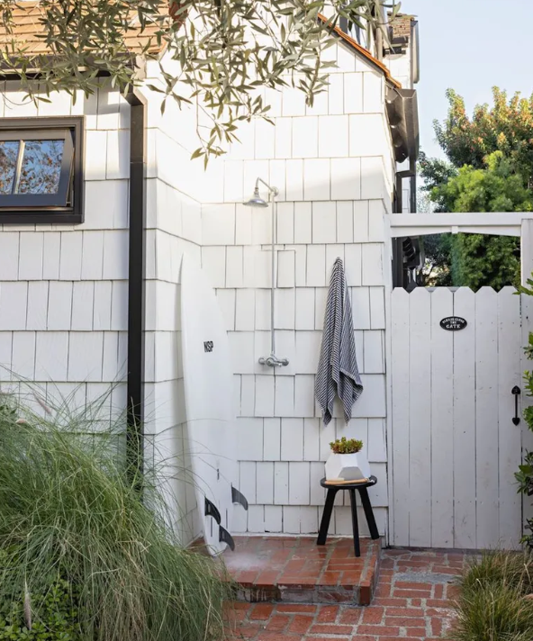 Raili CA Design via homesandgardens.com