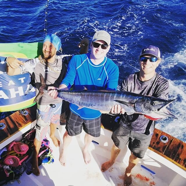 Merry Christmas and a Happy New Years to everyone! We have been full swing in to this holiday season and after 8 days of stormy weather, we have been thoroughly enjoying the last 4  calm days after the storm!

#ruthlessroatancharters #roatanhonduras 