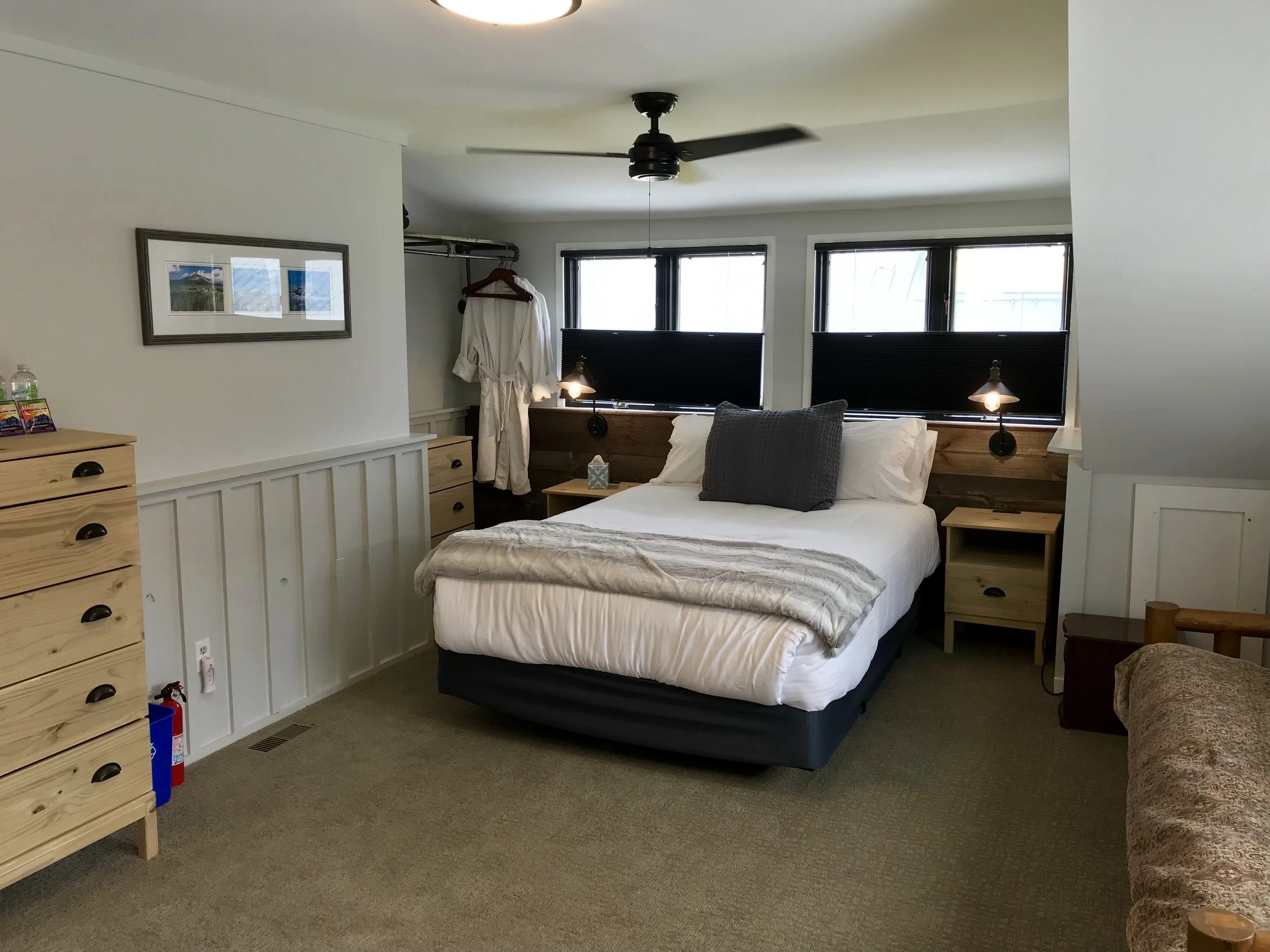 Whetstone Queen Room with Balcony This deluxe queen suite gathered its name from Whetstone Mountain, sitting at 12,490 feet above sea level, which can be viewed from the private balcony accompanying this room. The Whetstone Room has unique features such as a private second story balcony with café table and chairs, claw foot bathtub and sitting area furnished with a full-size futon couch. Queen Bed Egyptian Cotton Linens Luxury Terry Bath Robes Large Private Bath featuring Walk-In Shower and Claw Foot Bath Tub Designer Showerhead Free Wireless Internet Hairdryer 32” flat panel, high definition LCD television Full Size Deluxe Futon Sofa Private balcony with café table and chairs overlooking Whetstone Mountain Roku HD Streaming Player with FREE access to all available features. Watch movies, your favorite television shows or even listen to music instantly.