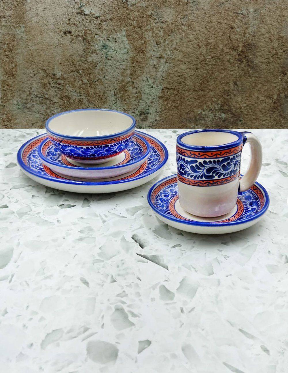 Vajilla de cerámica diseño plumeado azul y motivos en rojo para 6 personas  hecha de manera artesanal — Tikal Arte Mexicano