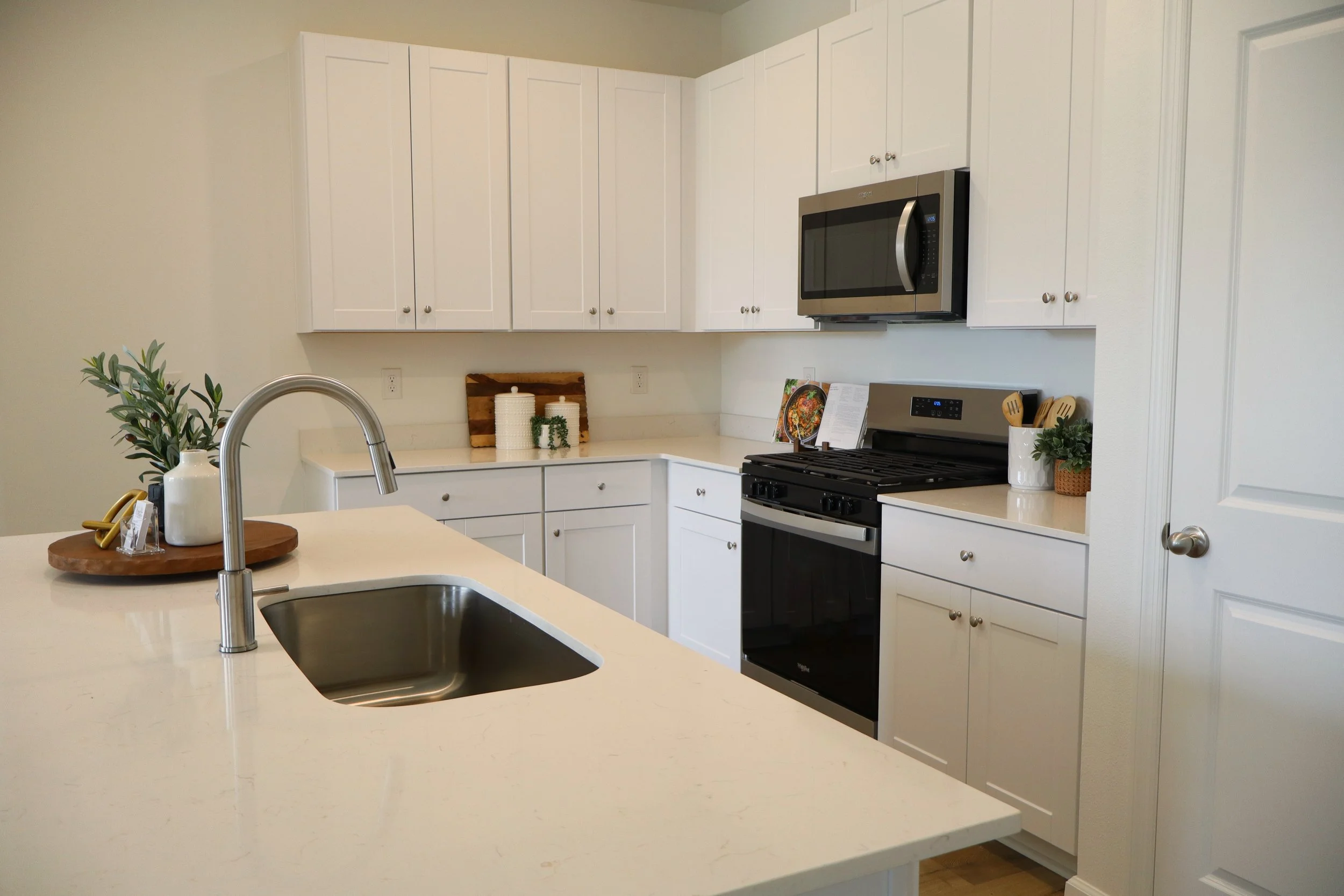 Kitchen 1.5.jpg