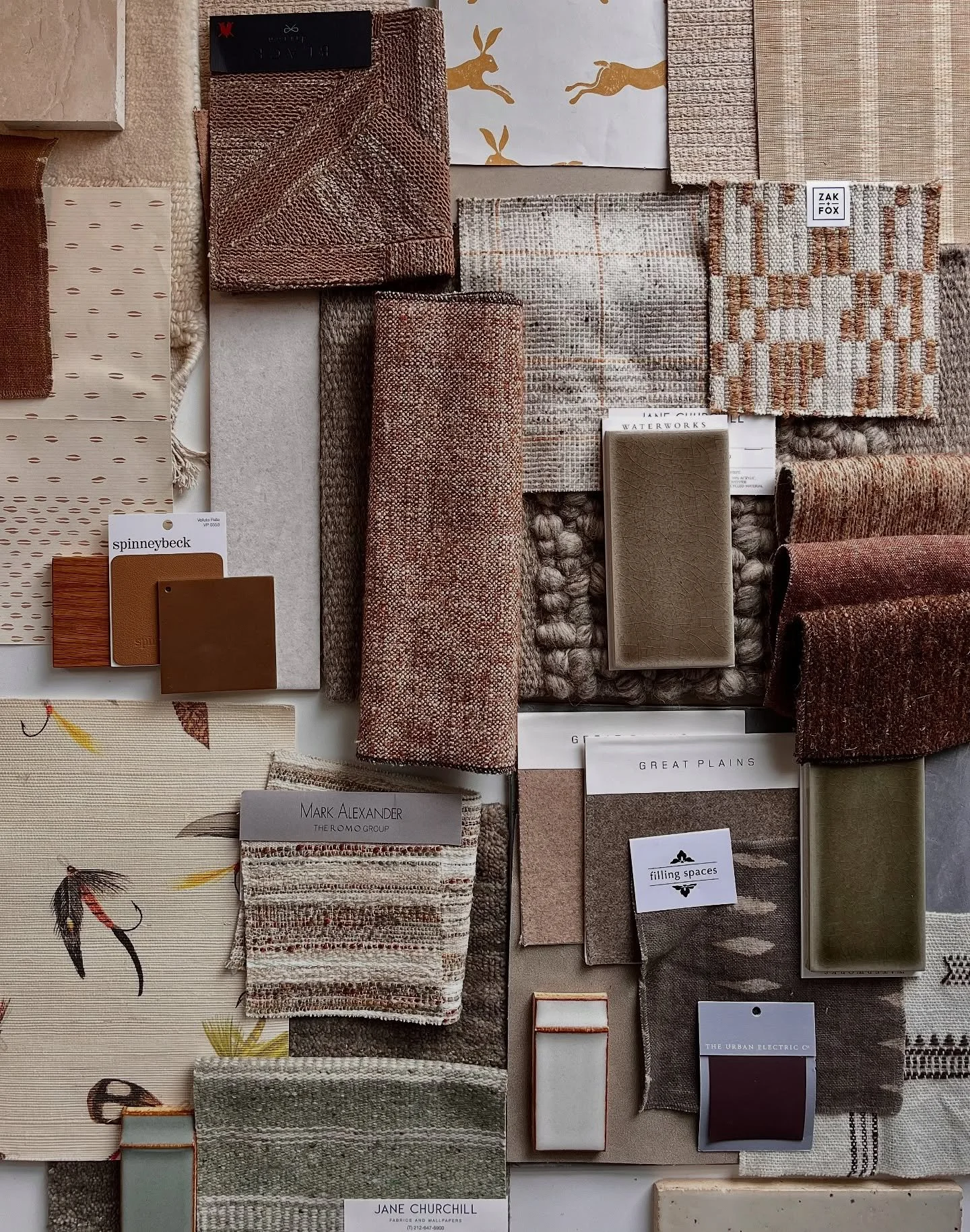 The team is currently focused on the palette for our Montana ranch project. This one is going to be a beauty. Does anyone want to weigh in? What&rsquo;s your favorite sample?

#stoneledgefarmhome#stoneledgestudio#vermontdesigner#montana#ranchhouse#mo