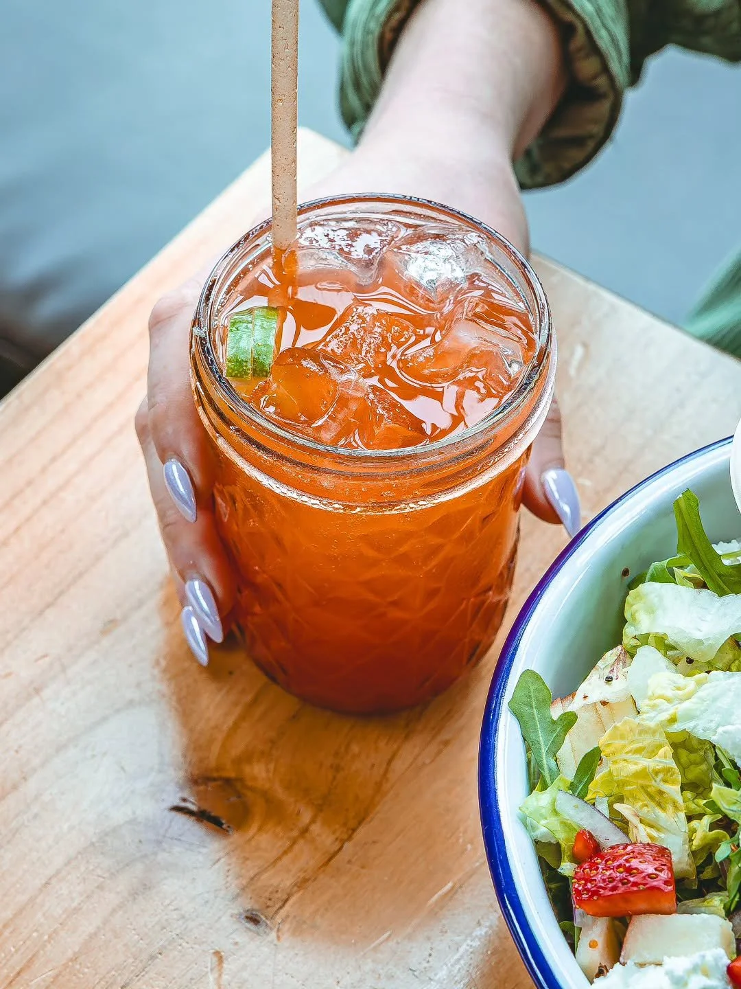 Greeting the weekend with a fresh salad and a cocktail in hand! 🥂

Please note: Cocktails are available at our Cole and Novato locations only. 🍸 

Check out the full menu and order ahead via the link in our bio. 🔗 #bluebarngourmet 

⁣
⁣
⁣
⁣
⁣
⁣
#s