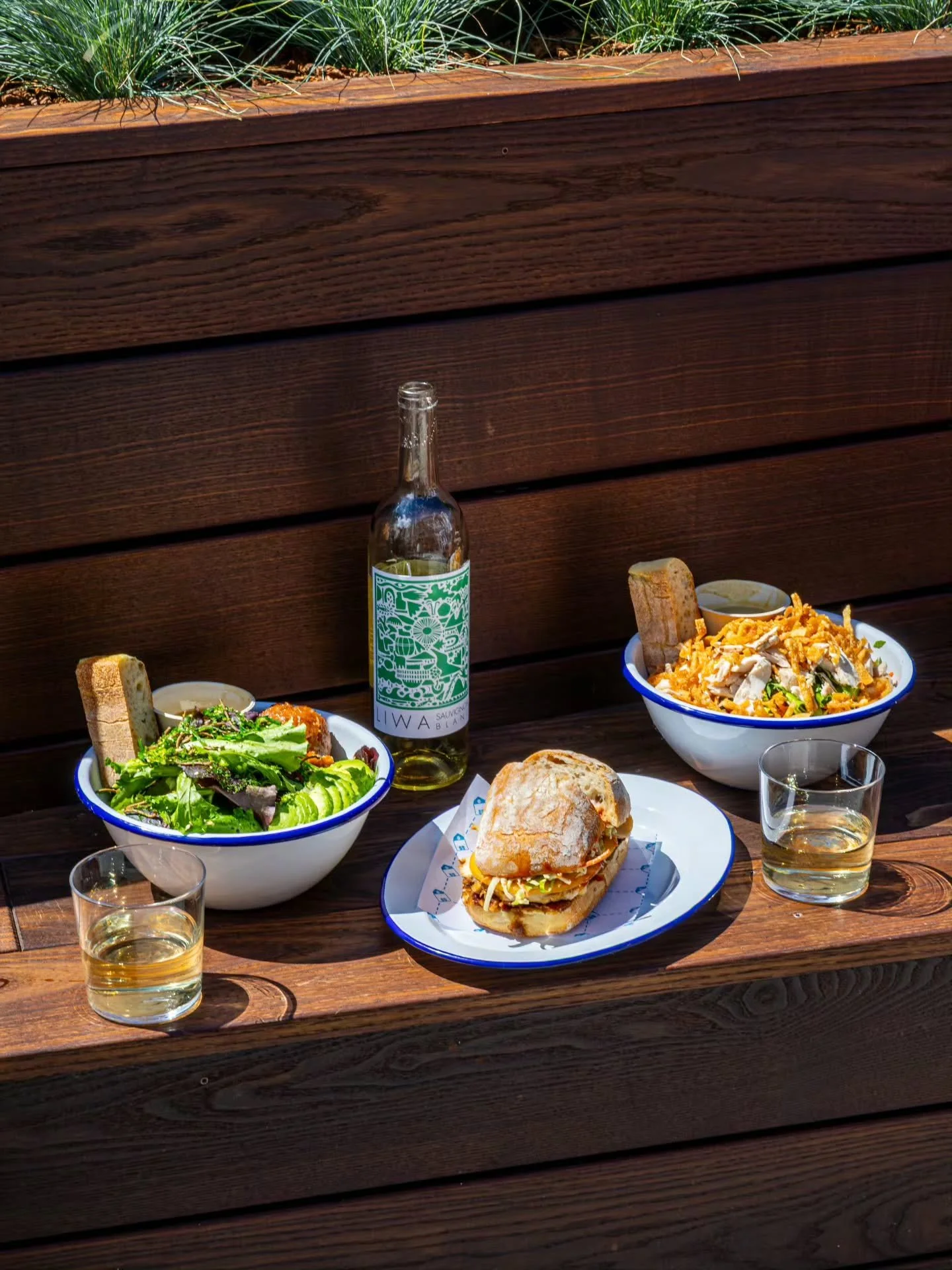 Sunny Friday 🤝 Blue Barn 

Order ahead by clicking the link in our bio today! 🔗 #bluebarngourmet 

⁣
⁣
⁣
⁣
⁣
#sfeats #sandwich #foodiefinds #sandwichlovers