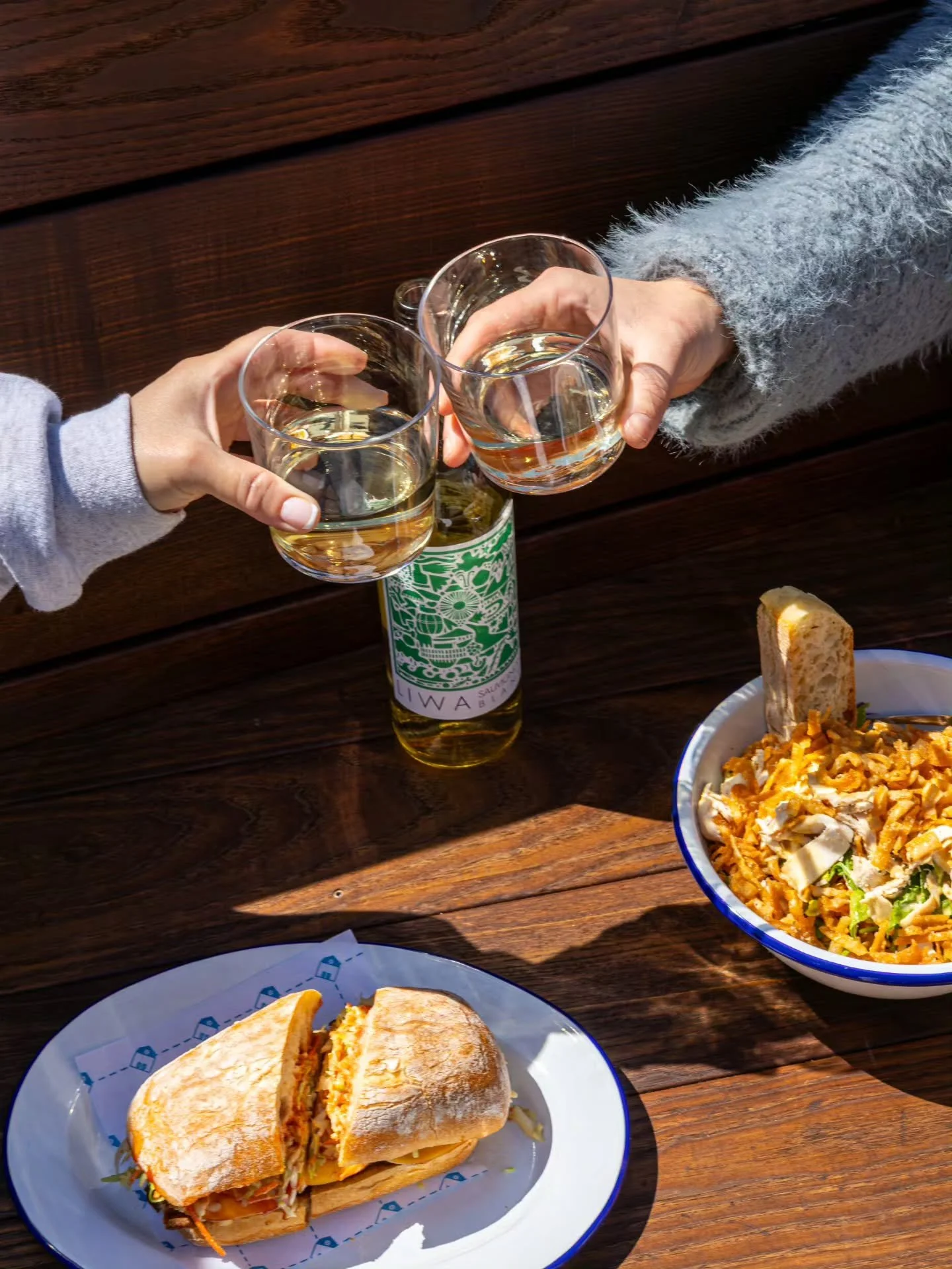 Wine in hand, fresh bites on the plate. 🥂

Order ahead by clicking the link in our bio today! 🔗 #bluebarngourmet 

⁣
⁣
⁣
⁣
⁣
#sfeats #saladlovers #foodiefinds #salad