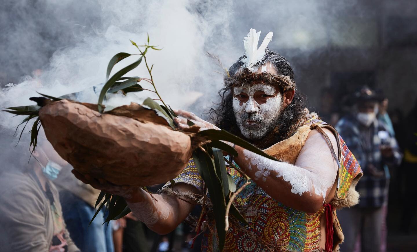 Had the honour of covering this smoking ceremony to honour the opening of @OzHarvest market warterloo. Good to see our Lord Mayor @clovermoore taking the cleansing smoke. Respect to @garyjagamarra for an inspirational welcome and performance. #takewh