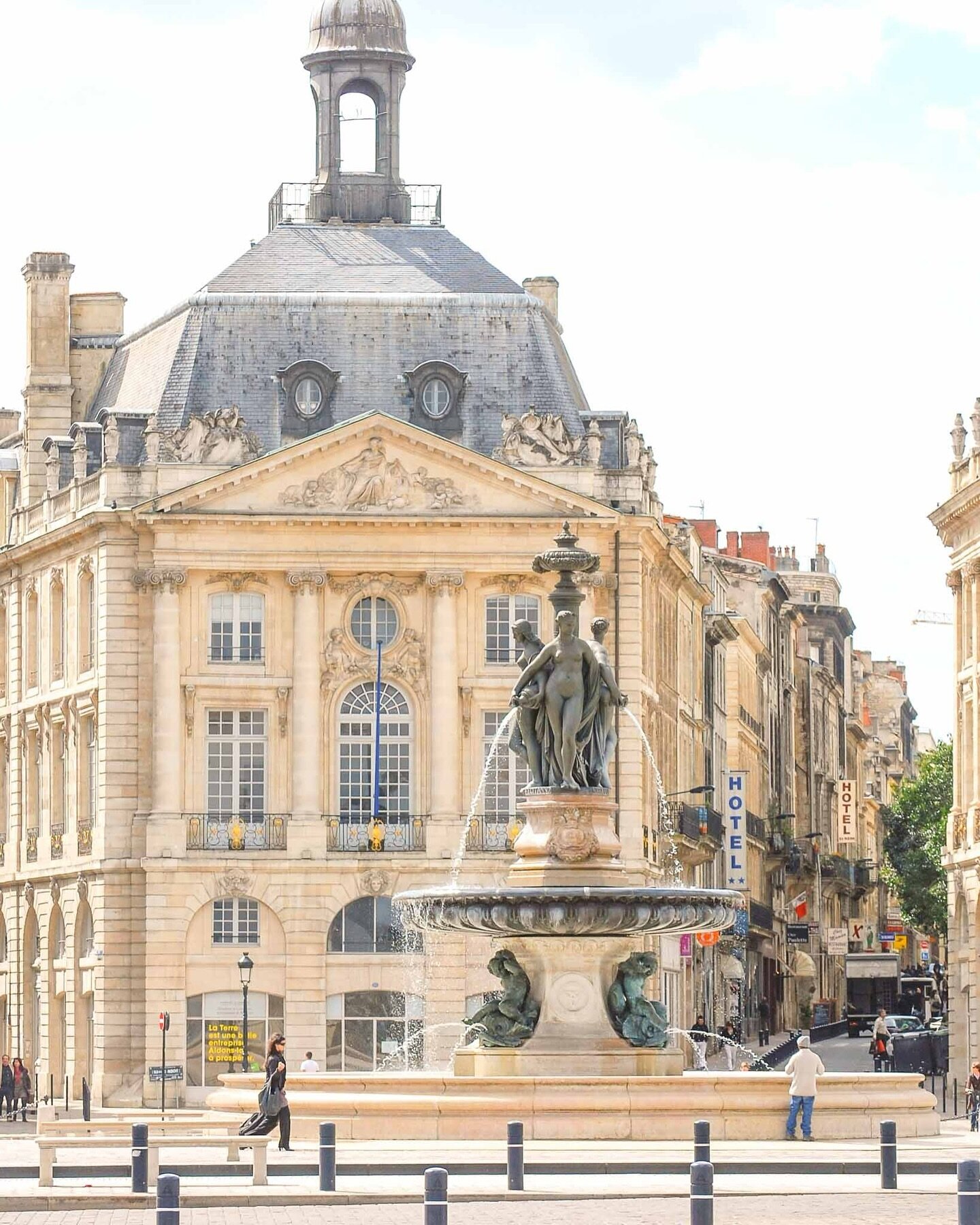 I love the beautiful historic buildings throughout Bordeaux ~ it feels like a mini Paris in some ways except most of the buildings are only about 4-5 stories high. This is one of my favourite buildings and squares ~ the majestic neoclassical &lsquo;P