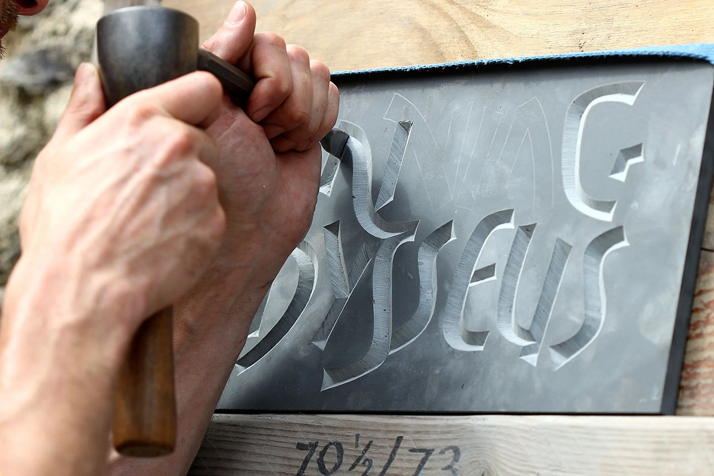 JOHN NEILSON – LETTERCARVING IN STONE & LETTERING DESIGN