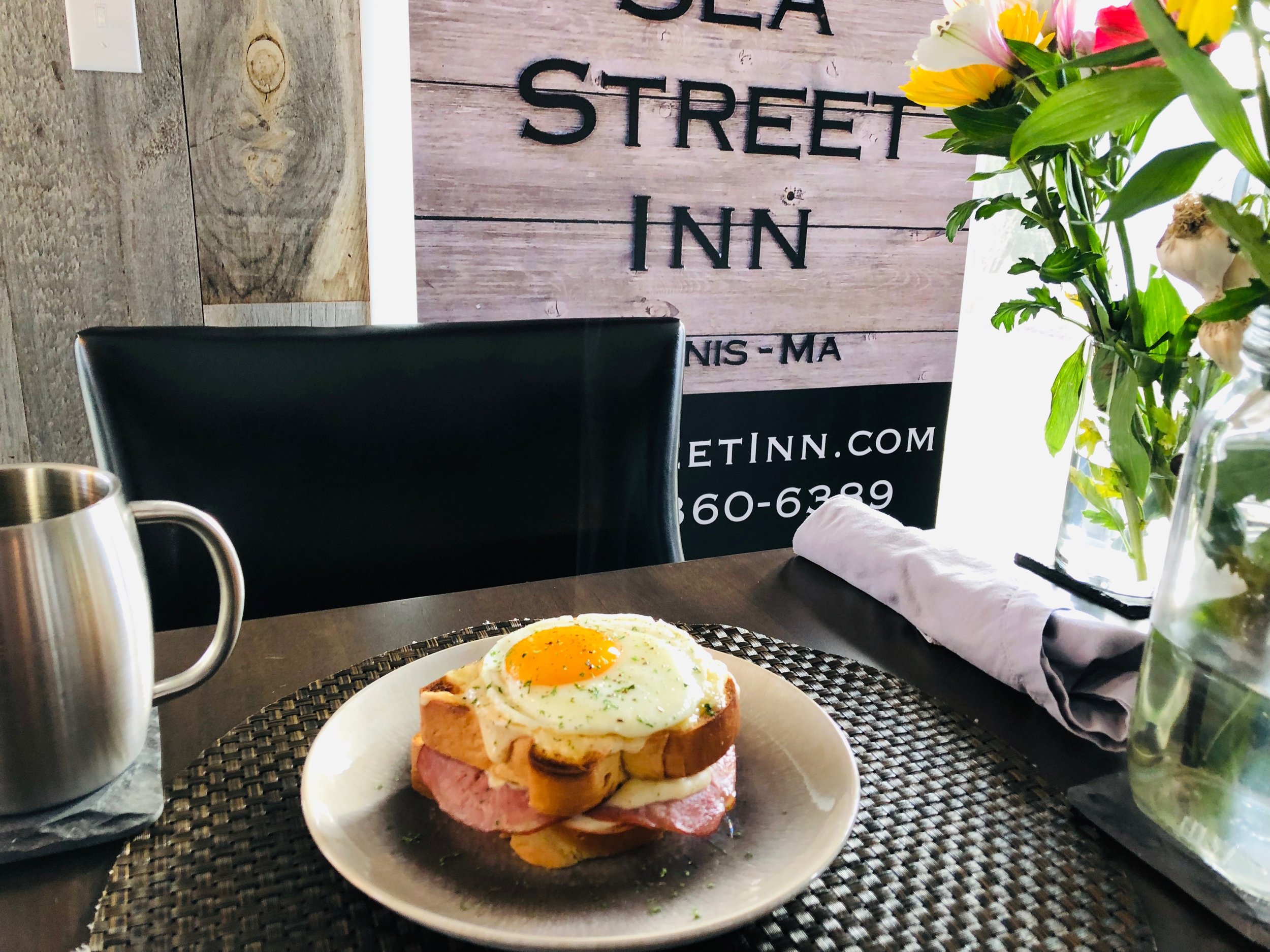 Sea Street Inn - Croque Madame.JPG