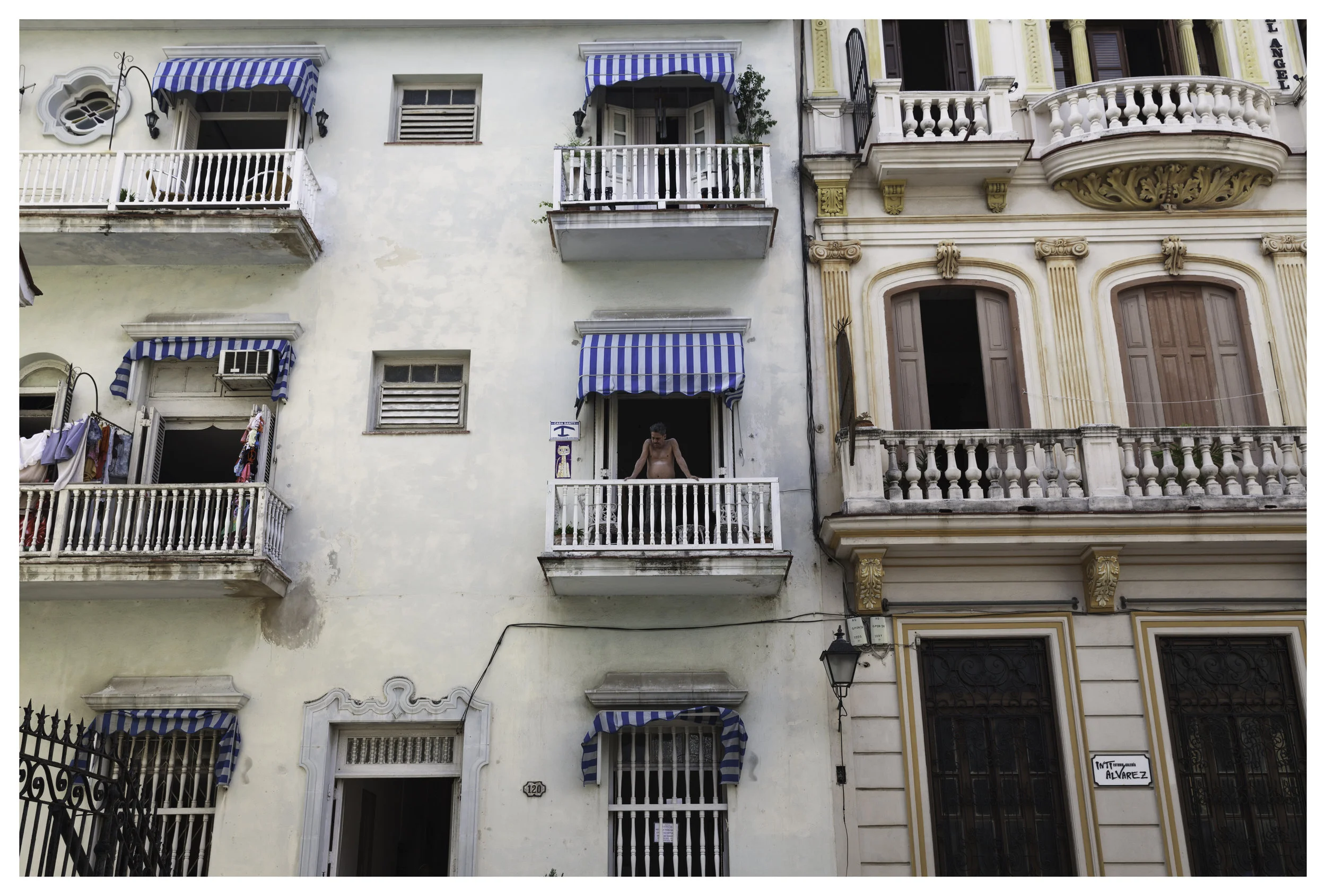 The Spanish influence of the colors and architecture is alive even after 400 years of independence. 1/100 f/8.0 ISO 100 at 35mm