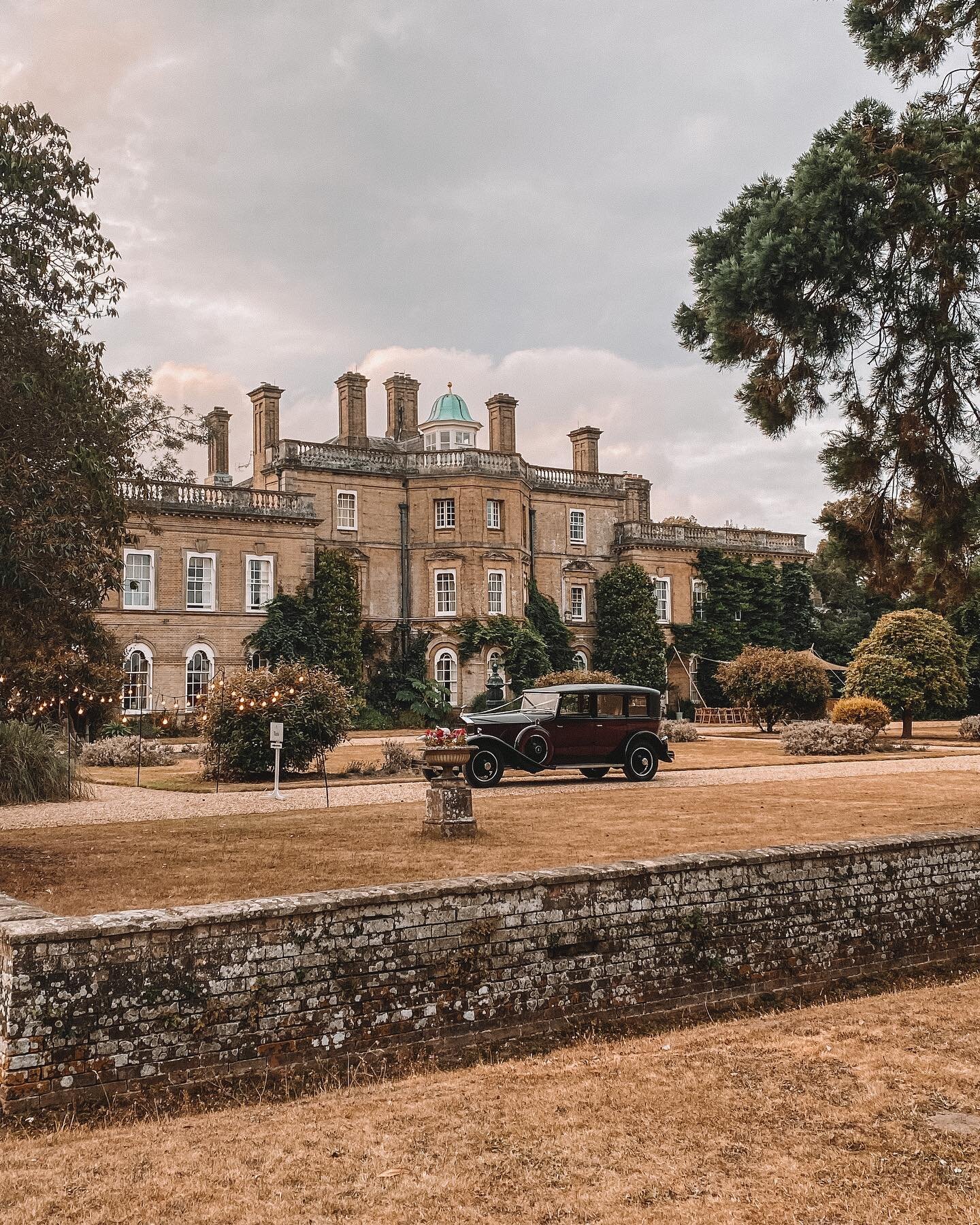 Taking a step outside of Dorset to witness the beauty of @pylewellpark 🏛 What an incredible #weddingvenue &mdash; views over the countryside stretching for miles 🌿

I recently started following @regencyrambles after spotting a stunning townhouse in