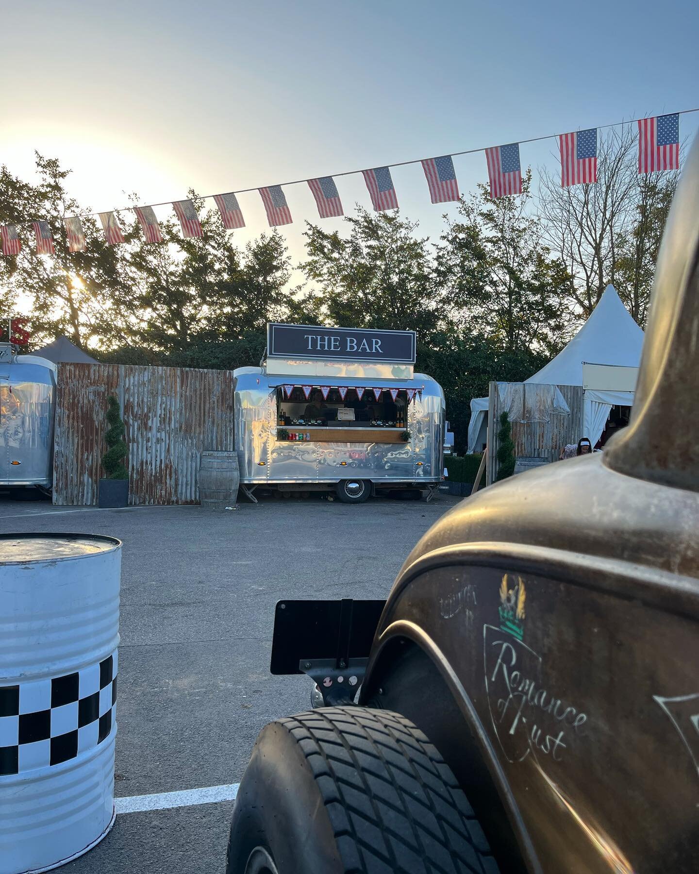 Good morning from @goodwoodrevival 🏁 We are back at Earl&rsquo;s Raceway this year, so come and find us! 🥃

#goodwoodrevival #eventbars #backintime #goodday #juniperbars