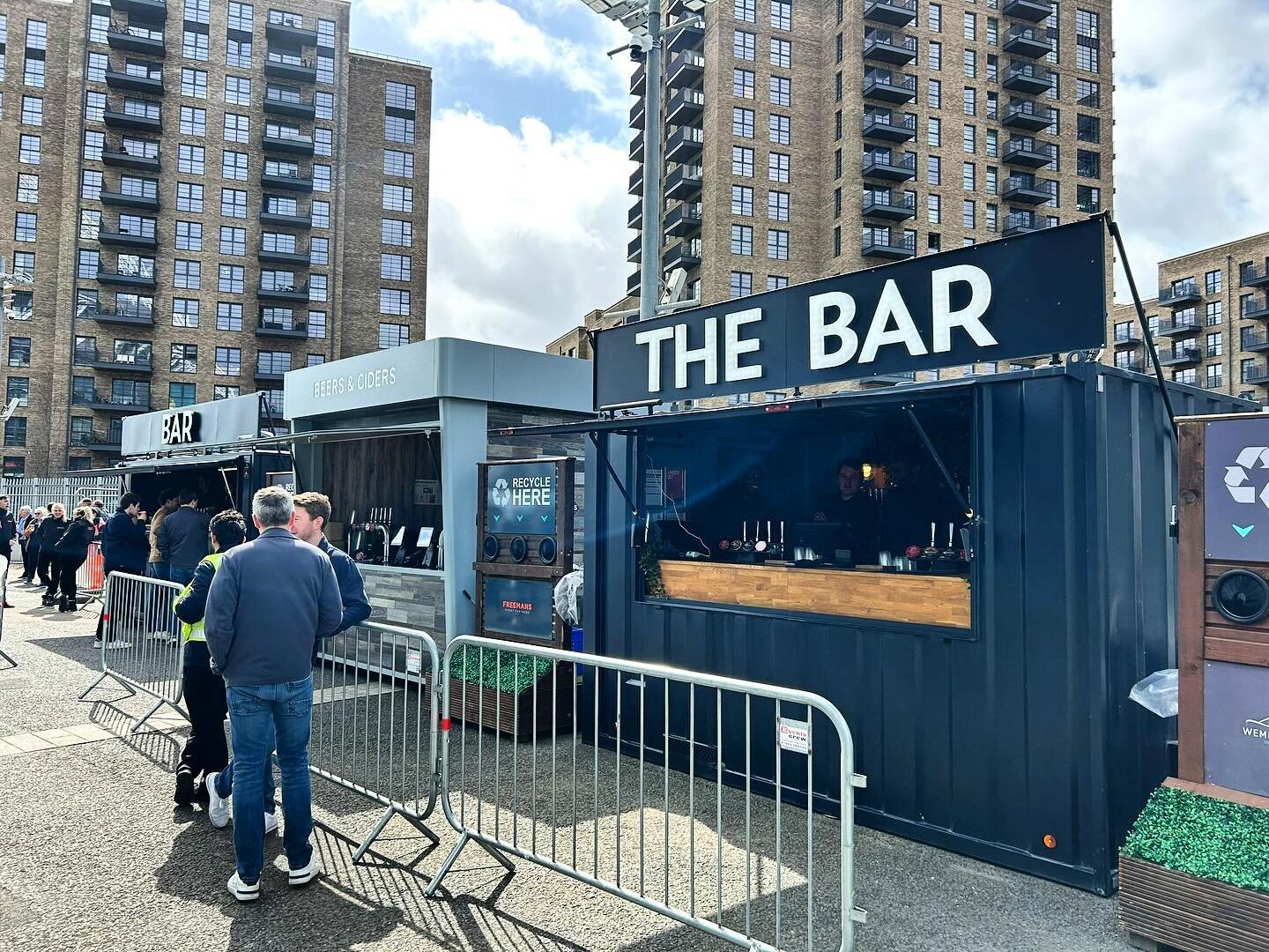 Bars all set for a Sunday at Wembley Stadium ⚽️🍺 

#eventbars #mobilebars #beerandfootball #wembleystadium #juniperbars