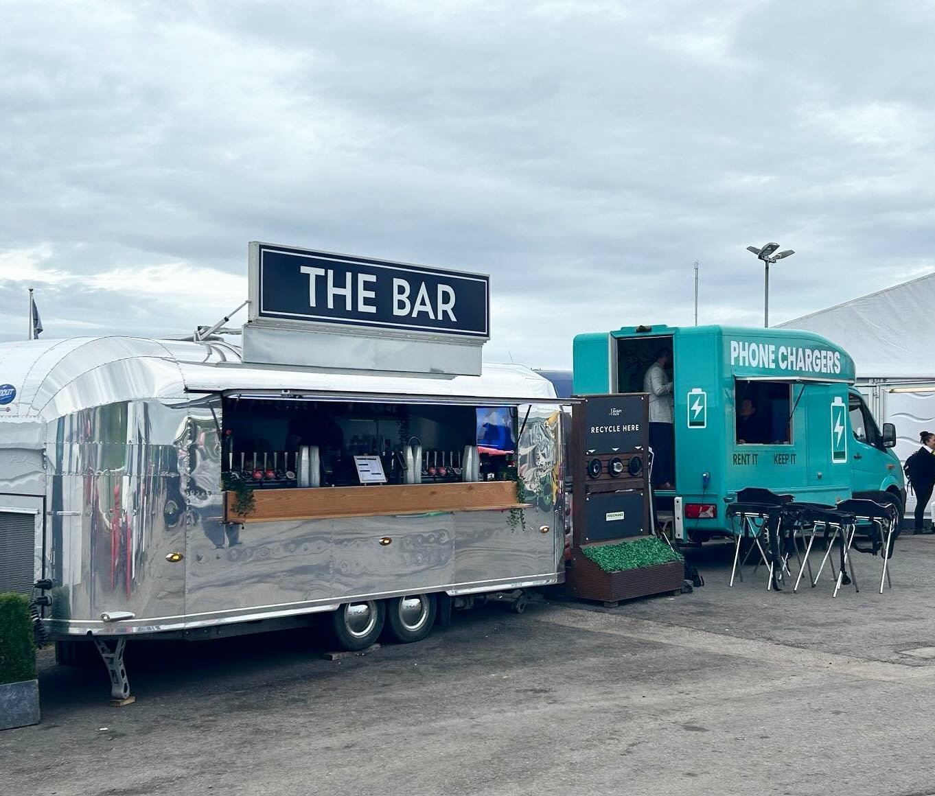 Calm before the storm on Grand National day! 🏇🥂

#mobilebars #eventbars #grandnational #aintree #aintreeracecourse #placeyourbets #juniperbars