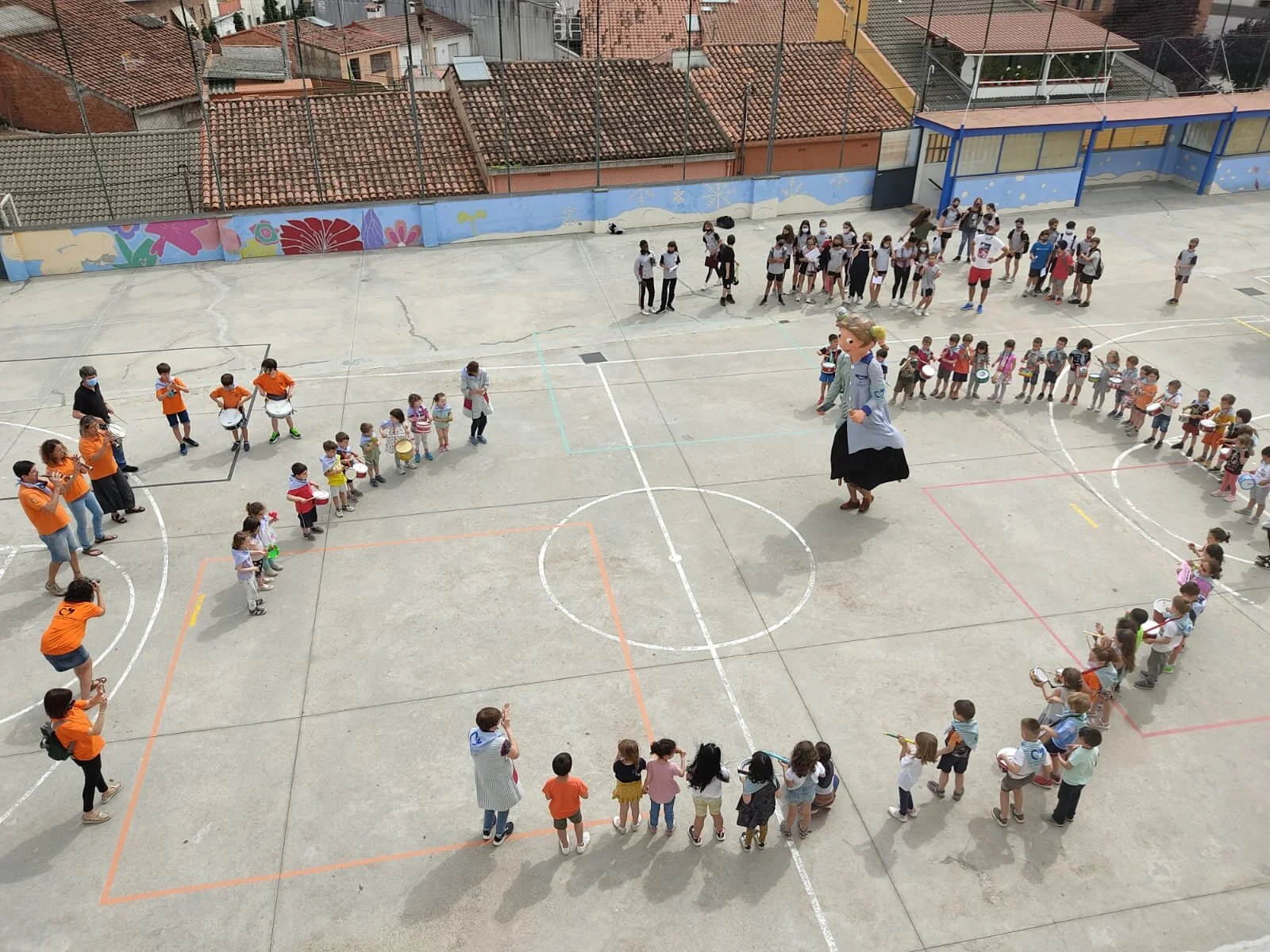 ENSENYEM ALS MÉS PETITS COM MUNTEM LA TONA