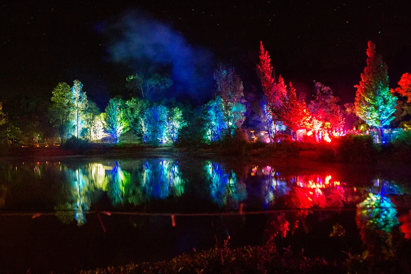 berry_delightful_lake_night_lights.jpg