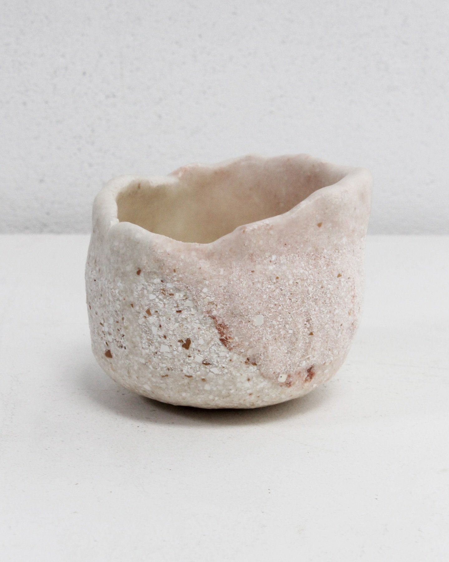New Eggshell Re-Planters ✨

The compostable and repottable plant pot made from eggshells. The durable pot can be used to grow your own plants, flowers or vegetables. In case the plant becomes to big, the product can be placed directly into the soil. 