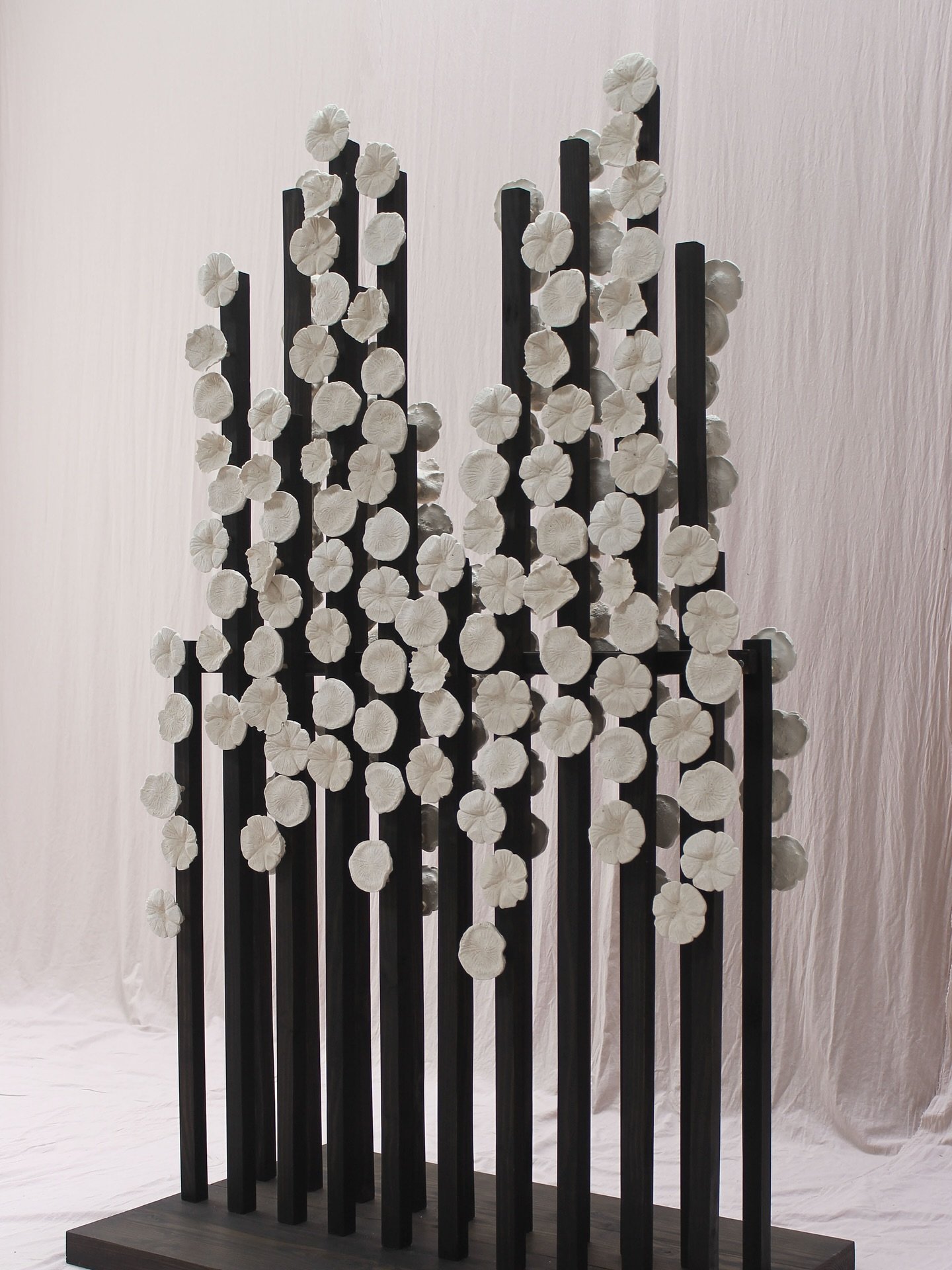 Our modular room-divider made with @eggshell_ceramic elements, a fully compostable design. 

The development of this product was made possible thanks to @worth_project in collaboration with @radici__studio 

#meraki #compostable #artwork #roomdivider
