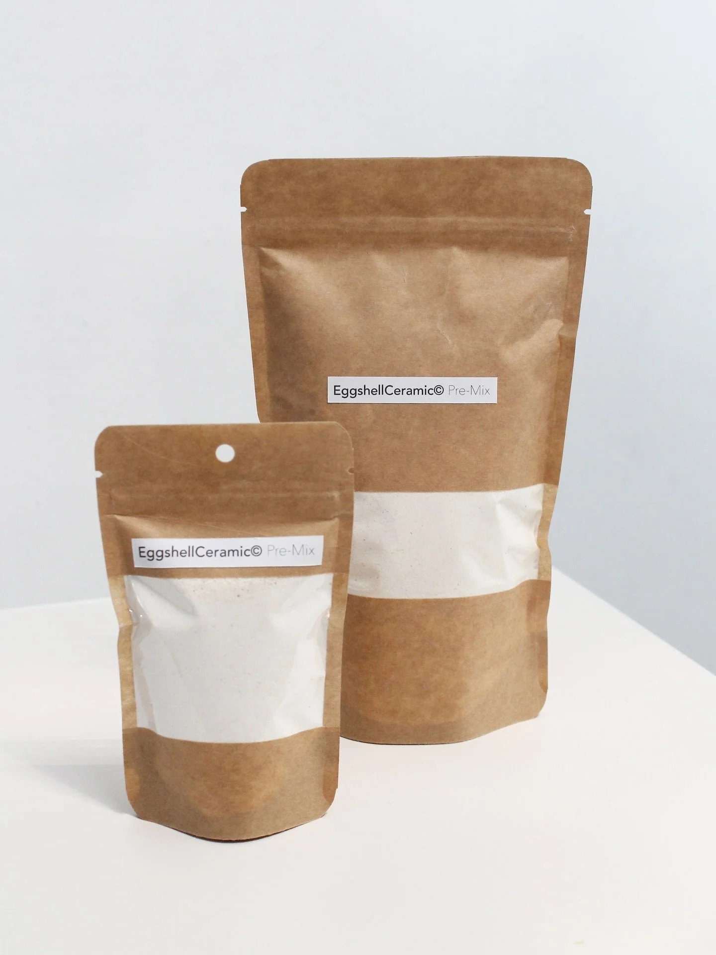 My unique @eggshell_ceramic bio-material as a pre-mix to explore the material by yourself. Full instructions are included, check my website for more info on the equipments. 🥼

#eggshells #biomaterial #diy