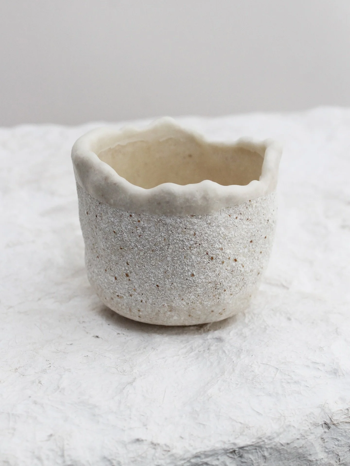 Meet the Eggshell Re-Planter, a planter that's as eco-friendly as it is beautiful! 🪴 Available in a range of natural colors and 2 sizes. Find the small ones at @nieuweinstituut & @thebotanicalroom in Rotterdam & Berlin, or browse the full co