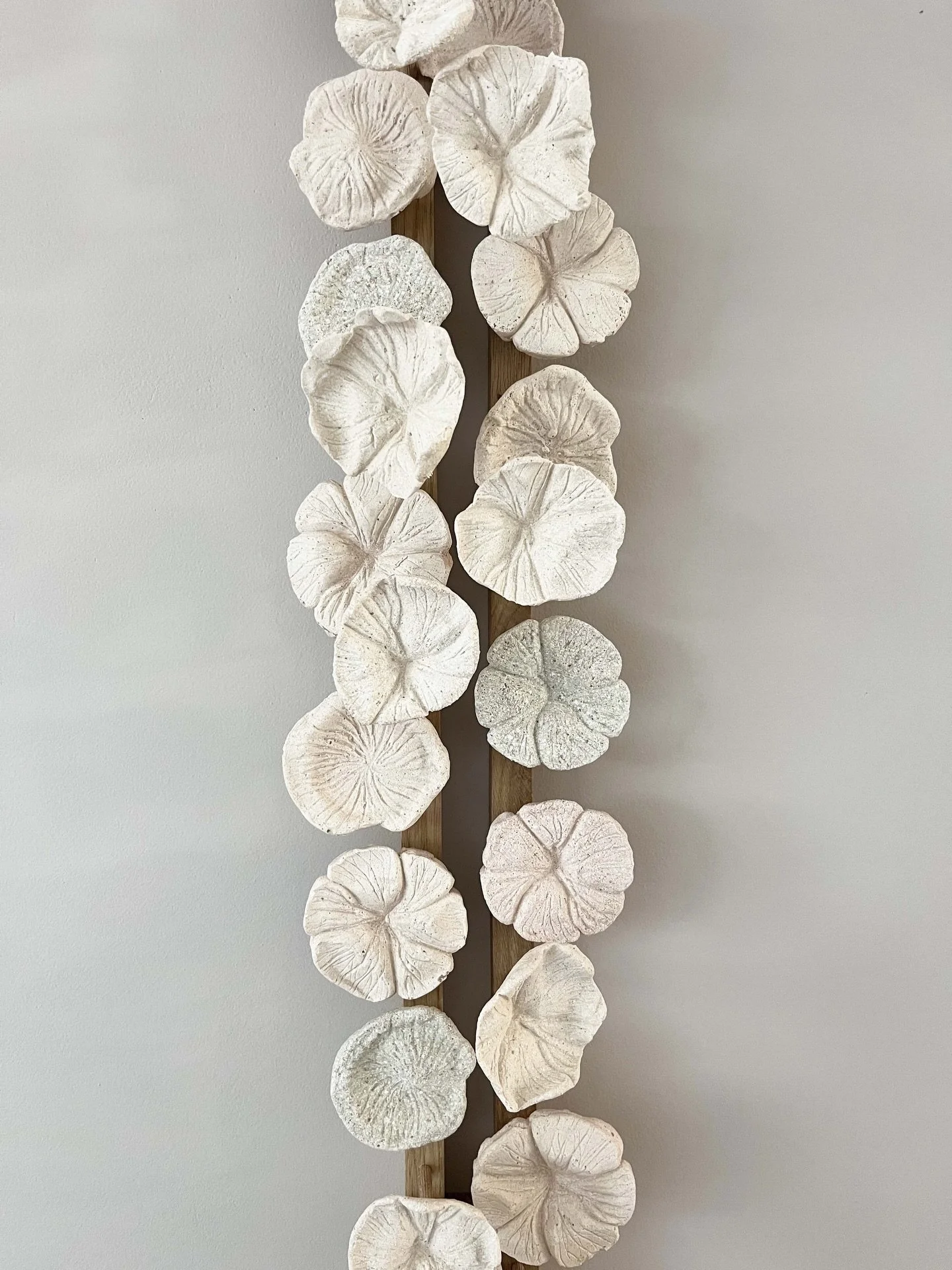 Bespoke Meraki for a private client. 

Natural eggshell colour with very soft green and pink @eggshell_ceramic coloured elements on oak frame. 

Green colourant: spirulina
Pink coulourant: madder root

Made out of 300 discarded consumer eggshells. Be