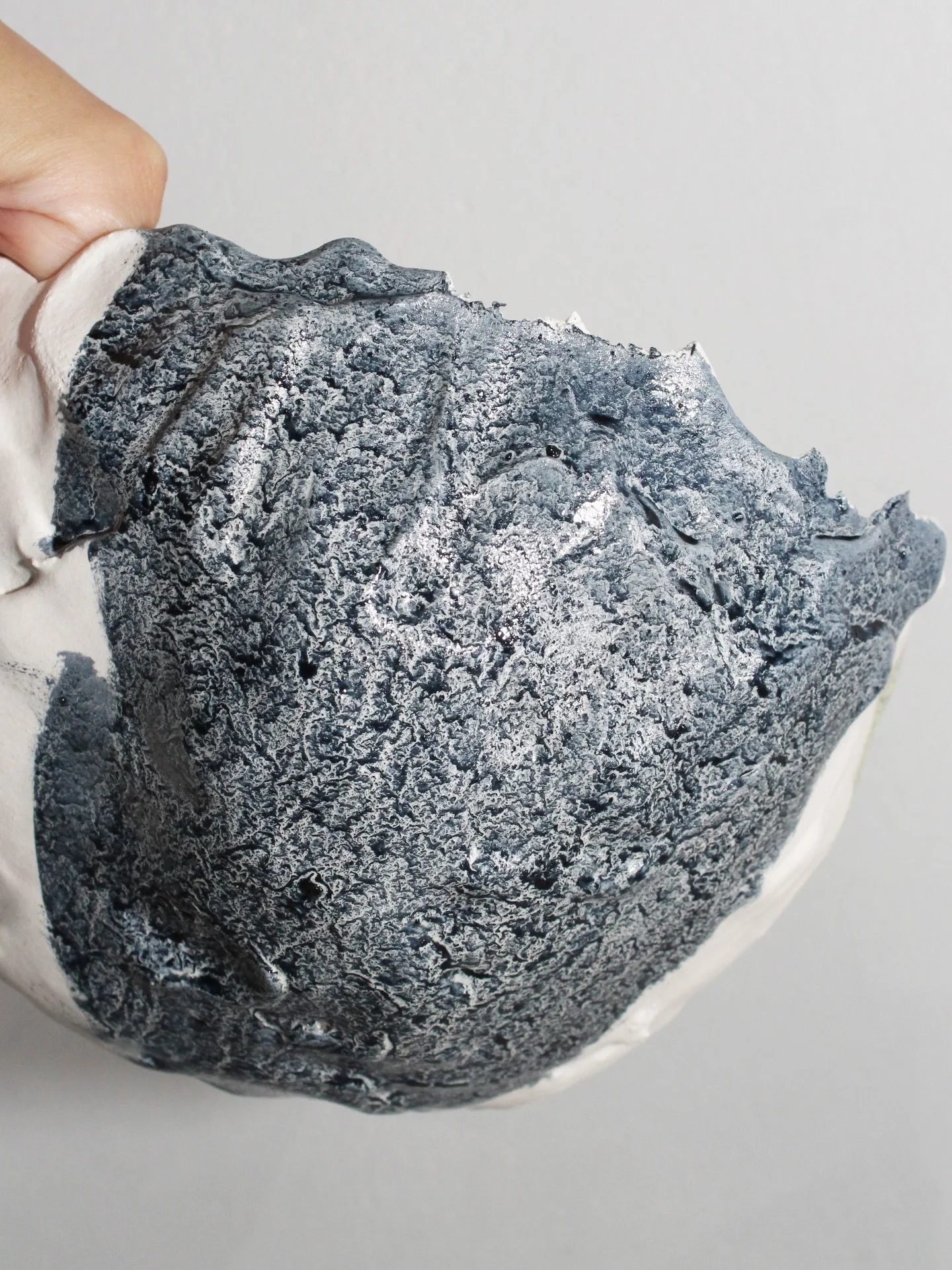 Working on a new research project supported by @stimuleringsfonds 

Finding eco-based solutions for improving the water repellency of the @eggshell_ceramic material. I will be testing ancient recipes and natural colourants on the material as a bio-gl