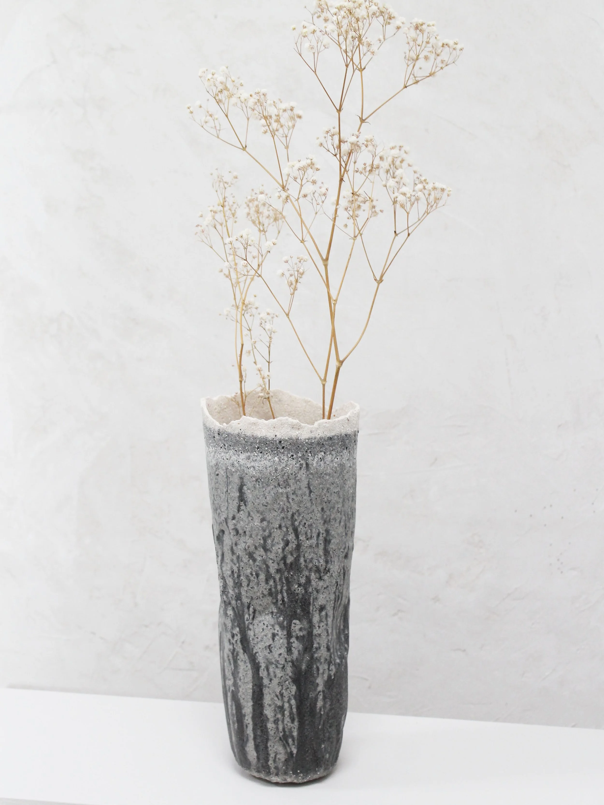 Eggshell Ceramic no51

Currently exhibited and available @_mintshop_ during @londoncraftweek 

This EggshellCeramic&copy; vase is made out of 150 discarded eggshells. A part of the eggshells in this artwork are colored with biochar from OurCarbon, an