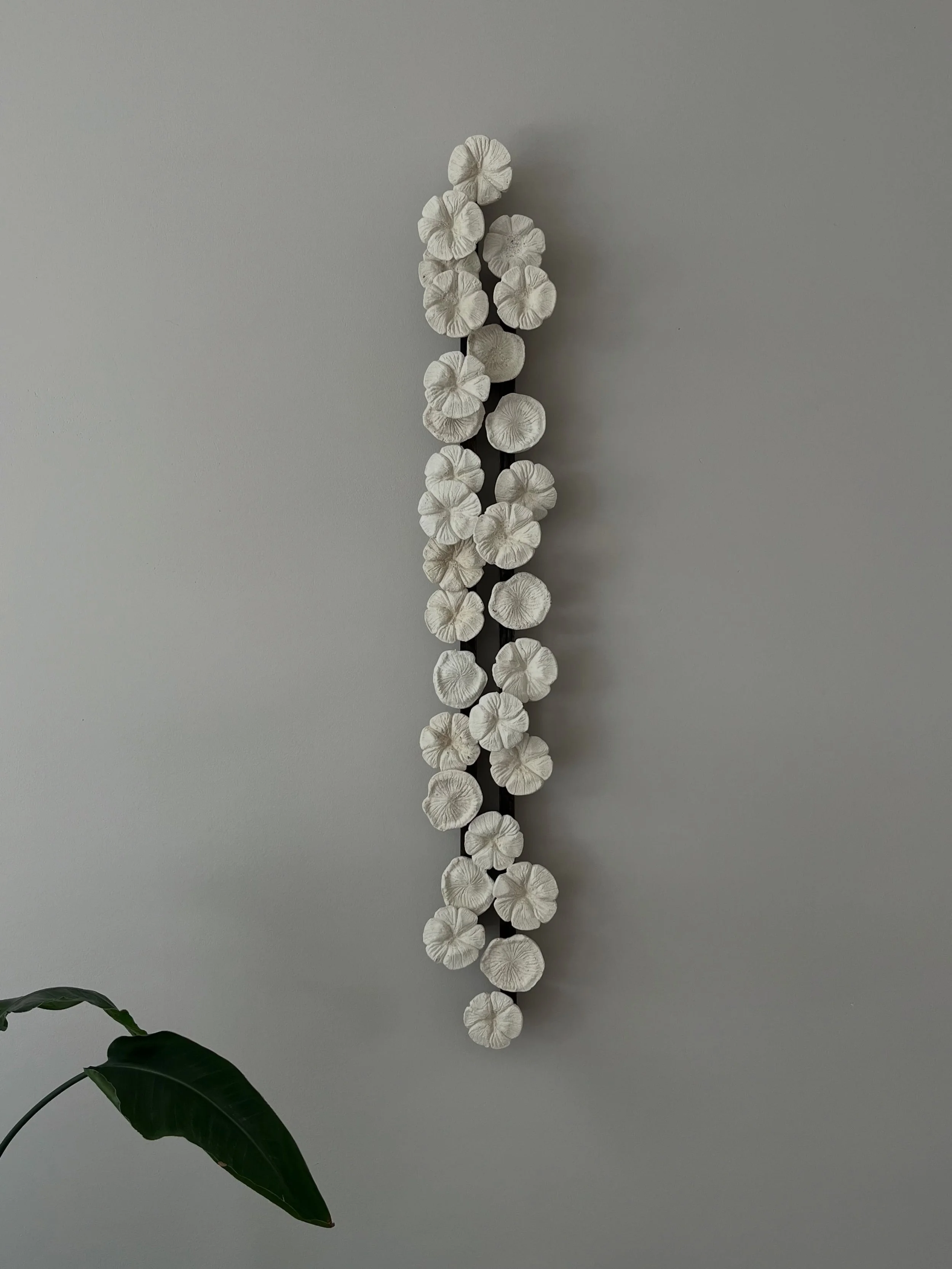 Meraki no.1 
Variable piece

Find some other unique pieces at the @nocknock.art studio. Part of the exhibition Second Nature located at art&rsquo;otel Amsterdam. 

#eggshell #artwork #material #design a