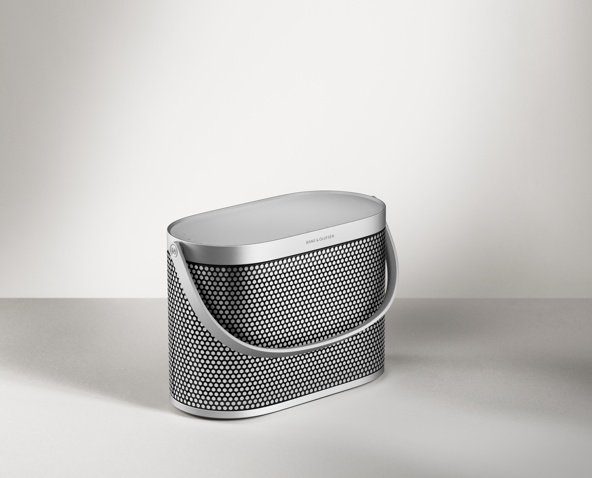 Beosound A5 Spaced Aluminium 1 - Fux-AG.ch.png