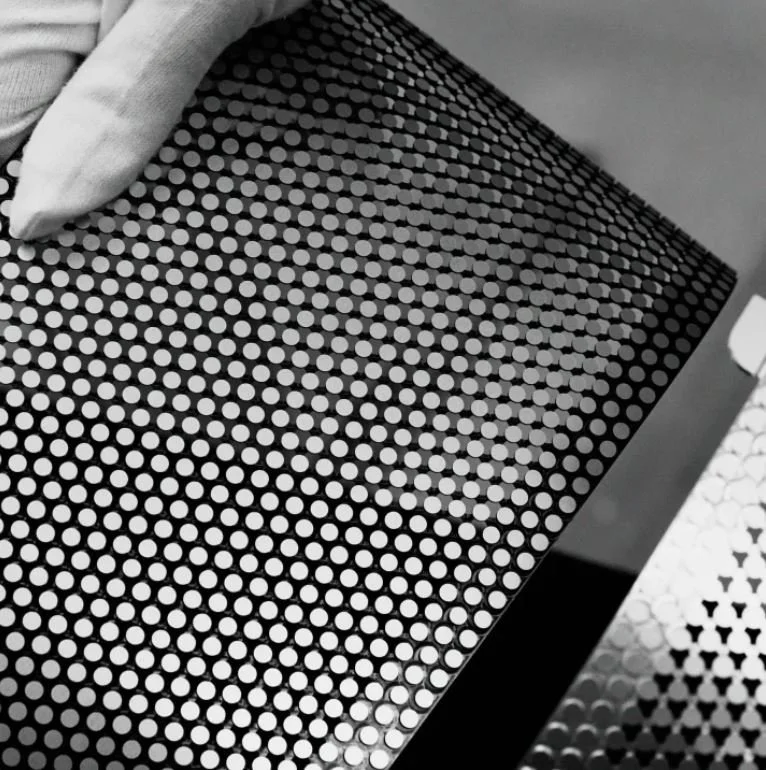 Beosound A5 Spaced Aluminium 3 - Fux-AG.ch.JPG