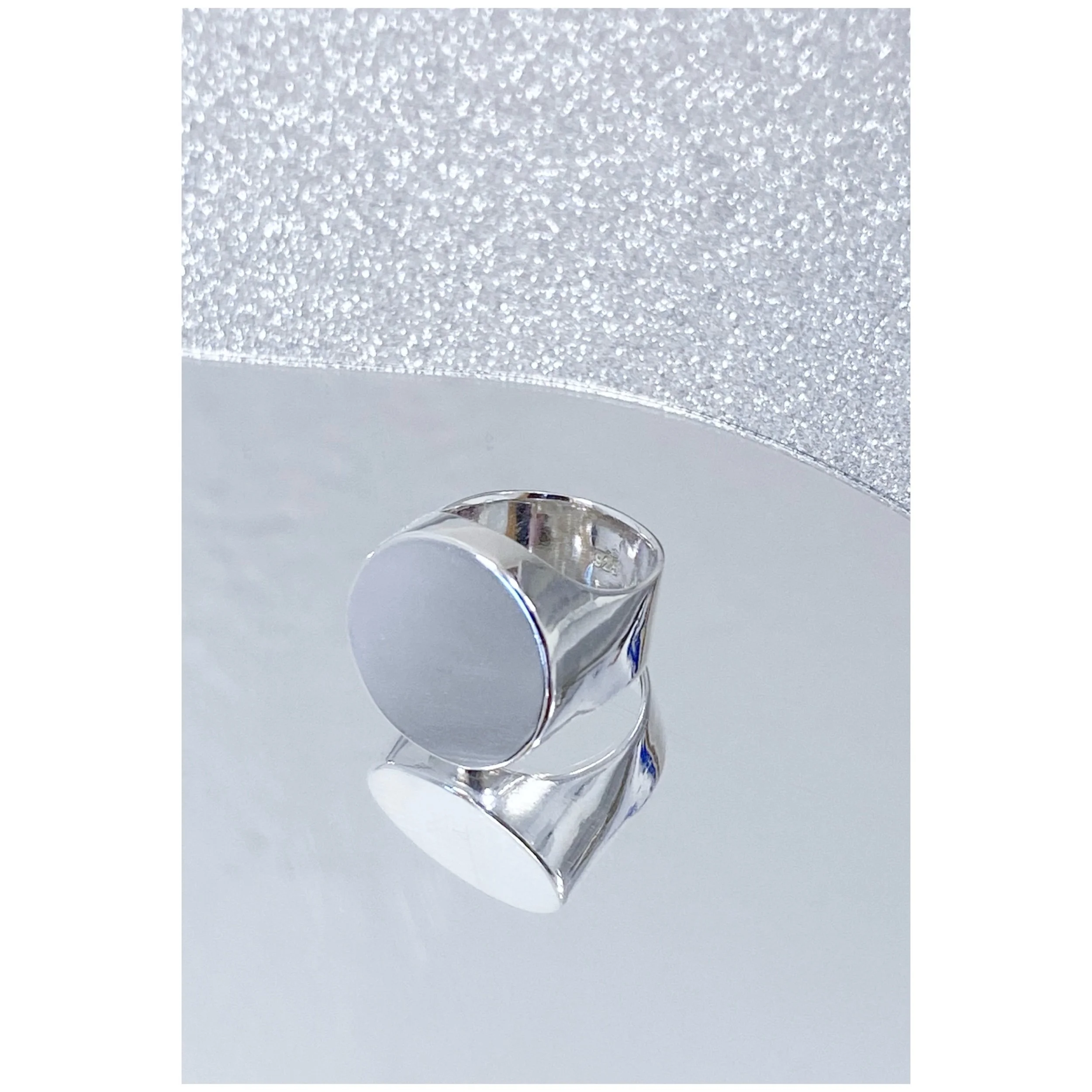 JRS ROUND HOLLOW SIGNET RING