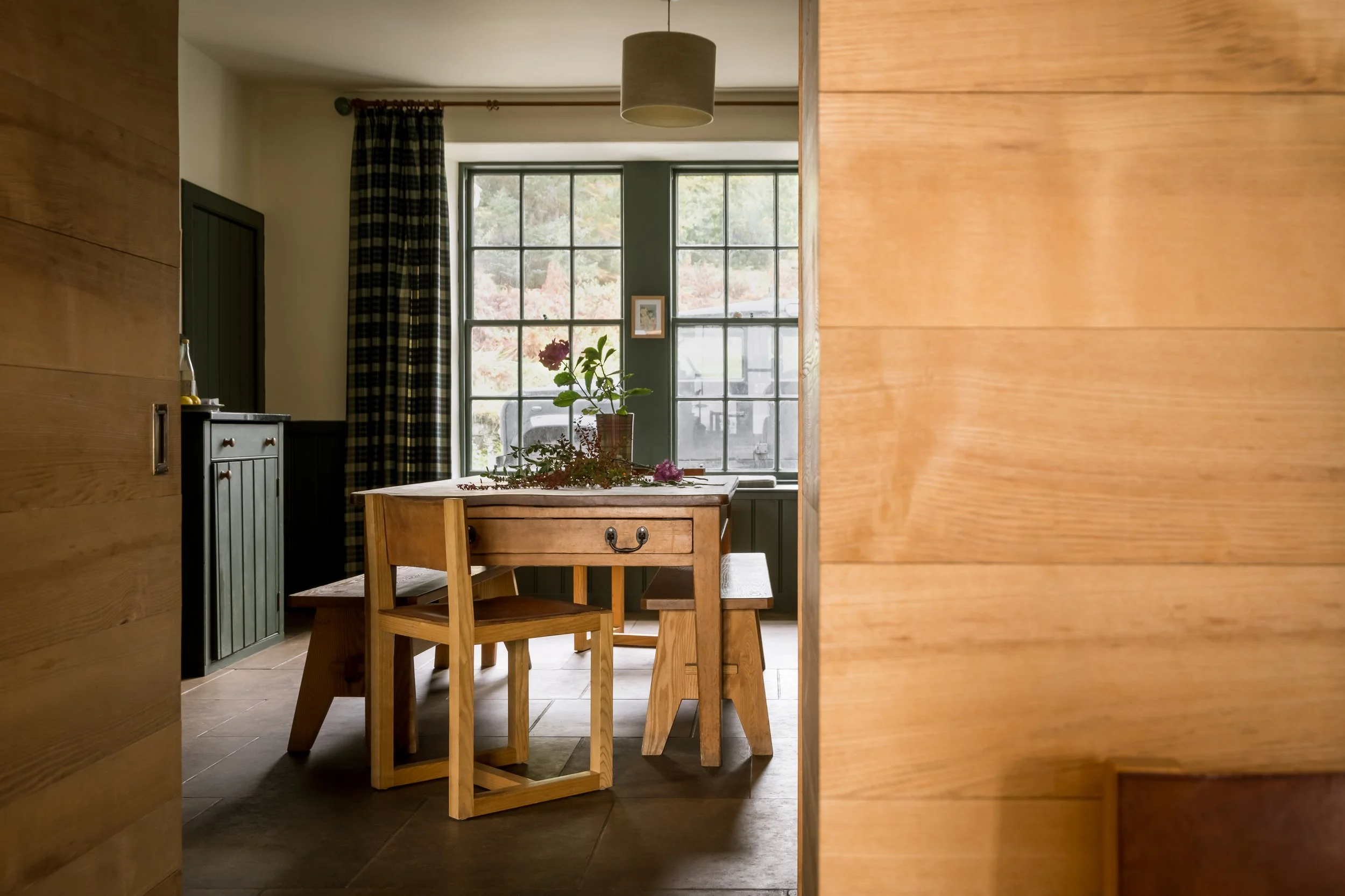 LIVING — Tulach Ard House