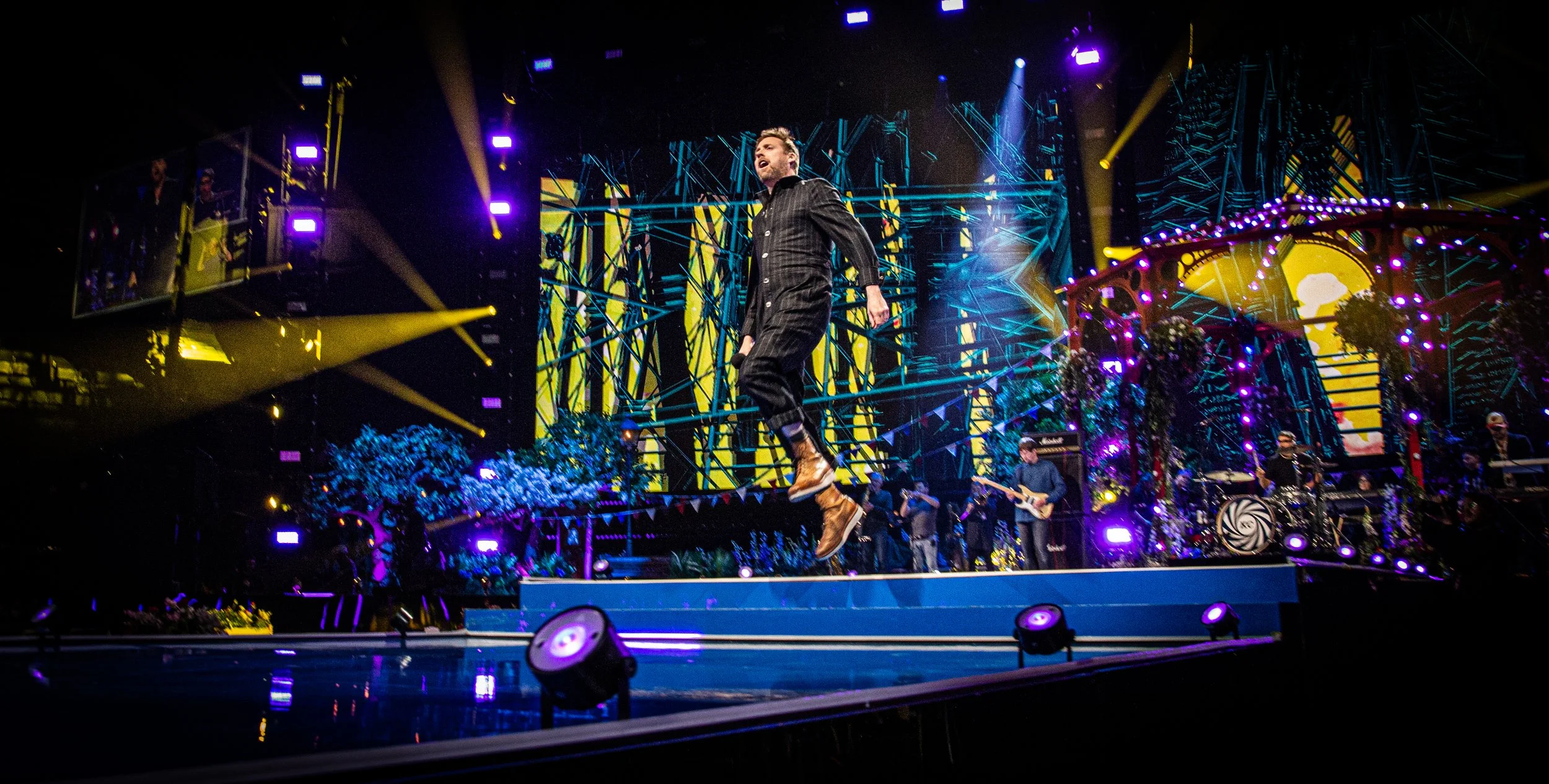 With the Kaiser Chiefs (You'll just have to take my word that I'm in this picture...)