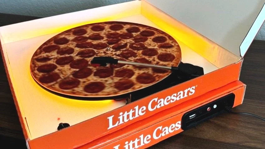 LC_Pizza_Record_Player_03%2BLarge.jpg