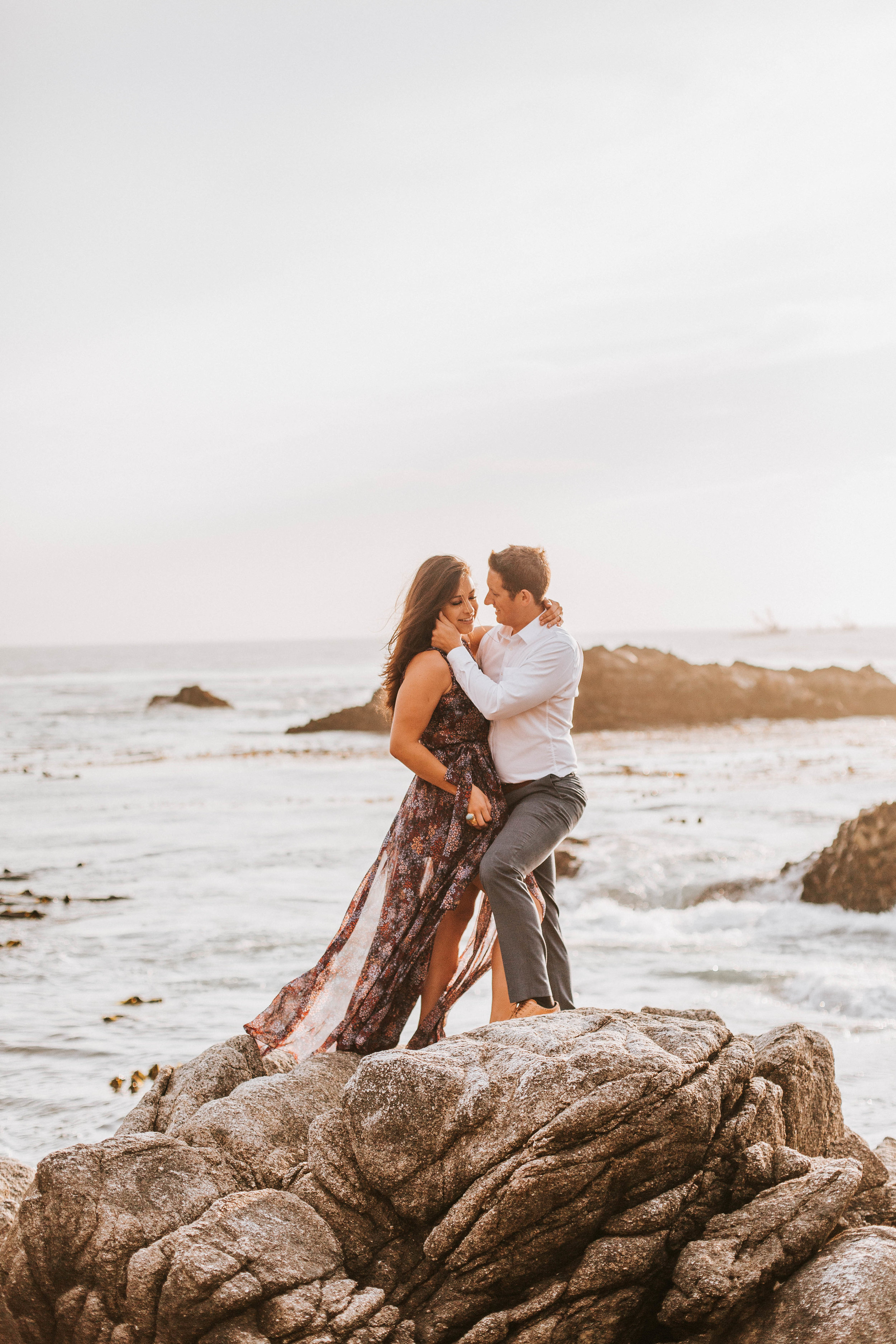 nicole-daacke-photography-big-sur-california-coast-adventure-engagement-photos-adventurous-elopement-intimate-wedding-photographer-golden-coastal-cali-engagement-session-7.jpg